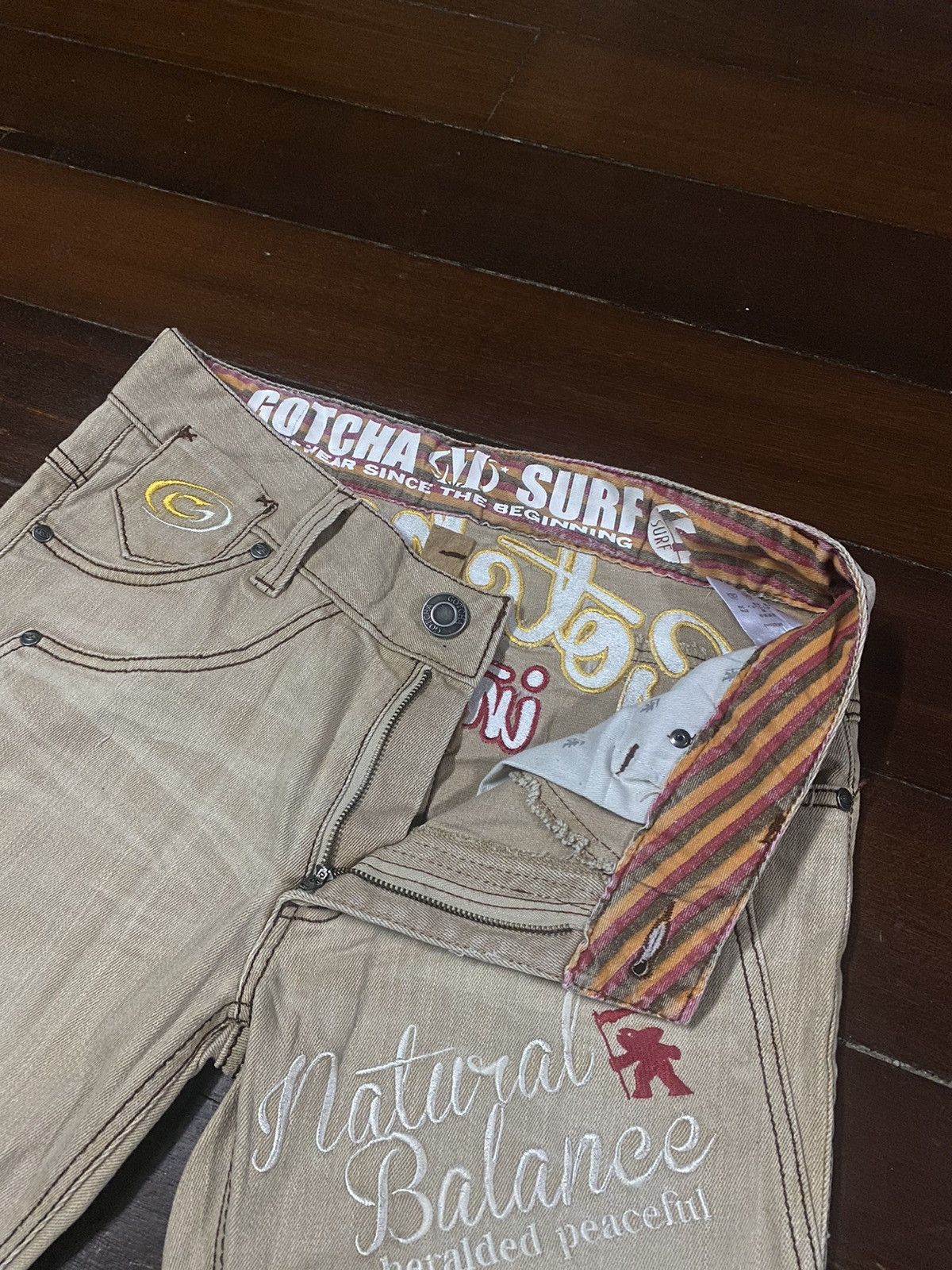 Gotcha FIRE 🔥 GOTCHA INTERNATIONAL EMBROIDERED BIG LOGO Size US 34 / EU 50 - 15 Thumbnail