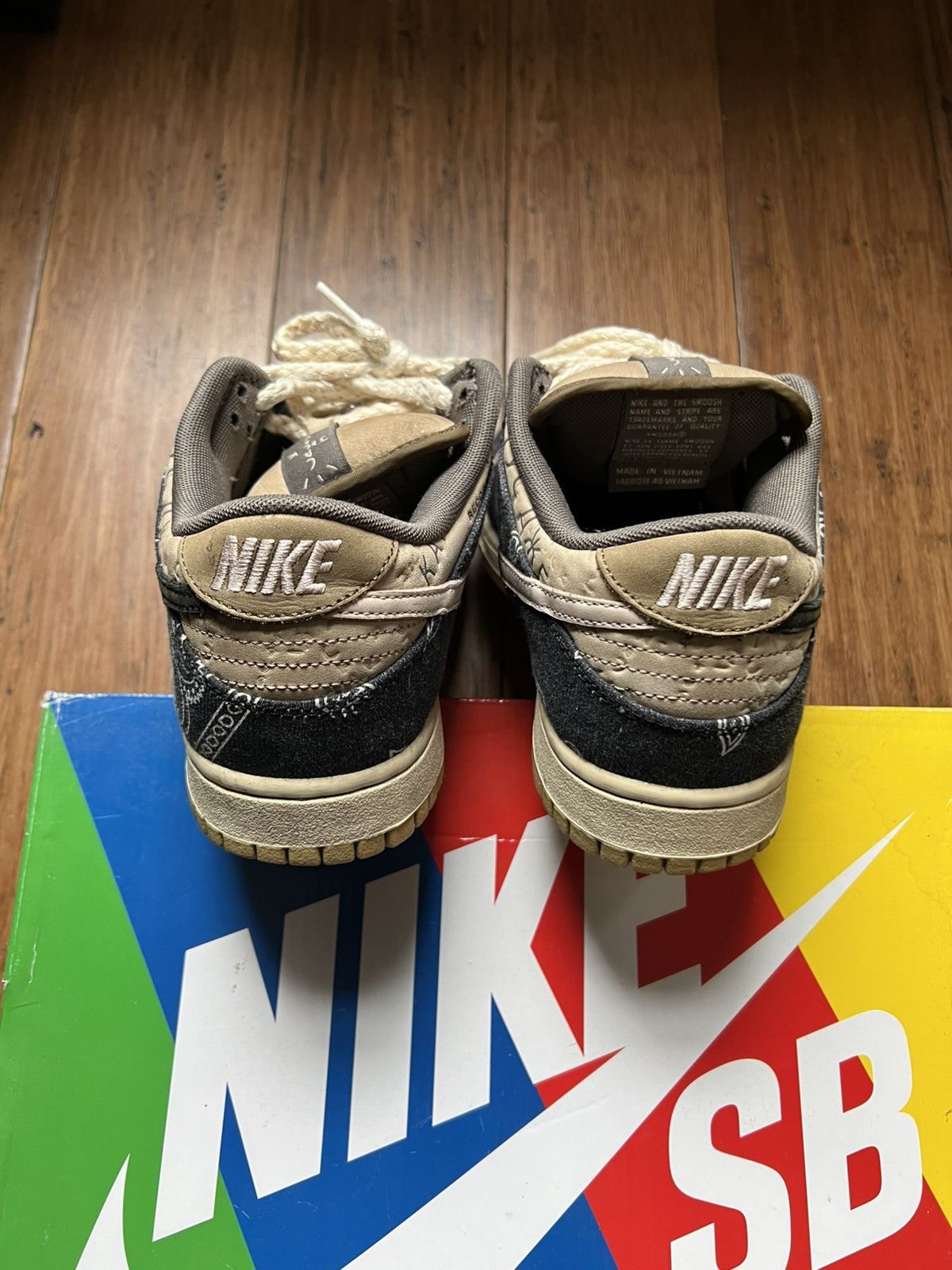 Nike × Travis Scott Travis Scott x Nike SB Dunk Low Size US 9.5 / EU 42-43 - 4 Thumbnail