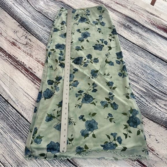 Urban Outfitters Urban Outfitters Camilla Mesh Maxi Floral Skirt Size 27" / US 4 / IT 40 - 6 Thumbnail