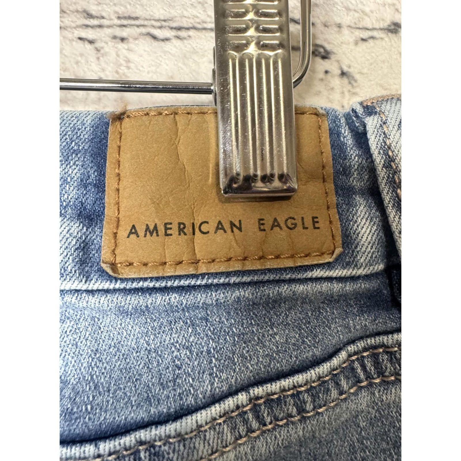 Vintage VINTAGE? No. American Eagle Light Wash Casual Denim Jeans 28x26 Women Jeans Blue 28 Inseam 26 in Regular Cotton Denim Button Closure Size 28" / US 6 / IT 42 - 7 Thumbnail