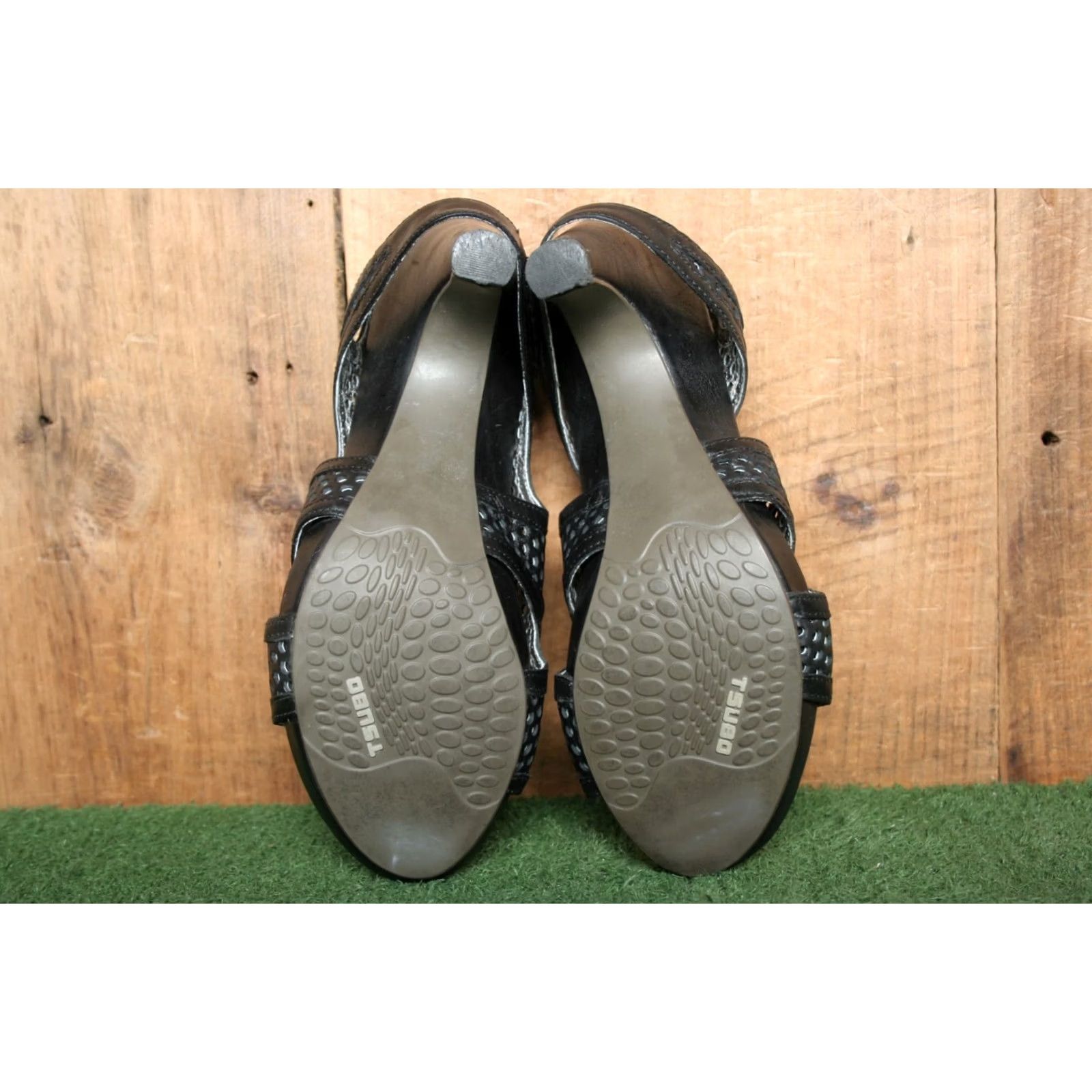 Vintage Tsubo Lagella Perforated Black Leather Sandals Gladiator Heel 3.75" Sz 7 Womens Shoes Open Toe Zip Front Size US 7 / IT 37 - 5 Thumbnail