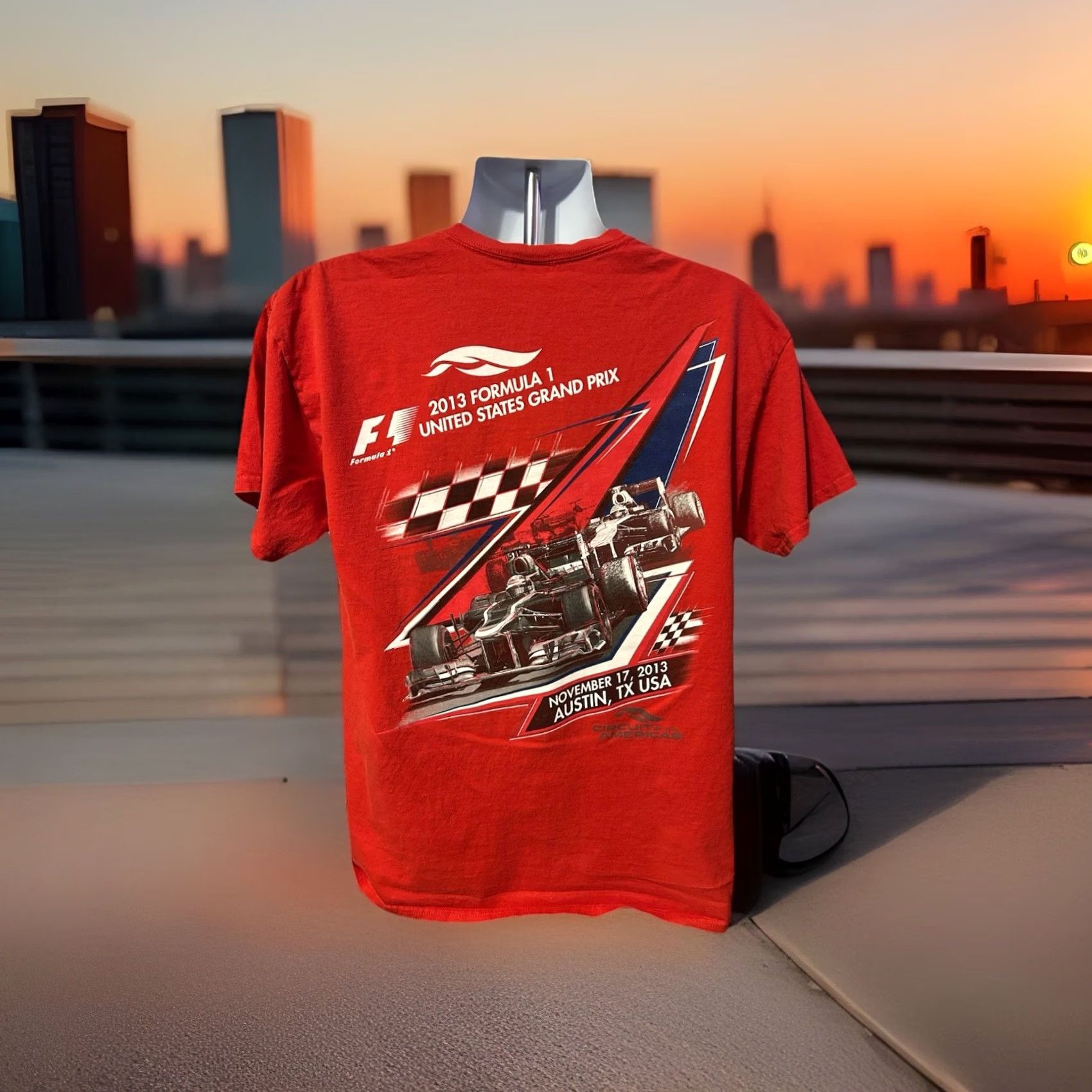 Gildan Formula 1 United States Grand Prix 2013 Shirt Men L Red Double-Sided Texas Gildan Size US L / EU 52-54 / 3 - 4 Thumbnail