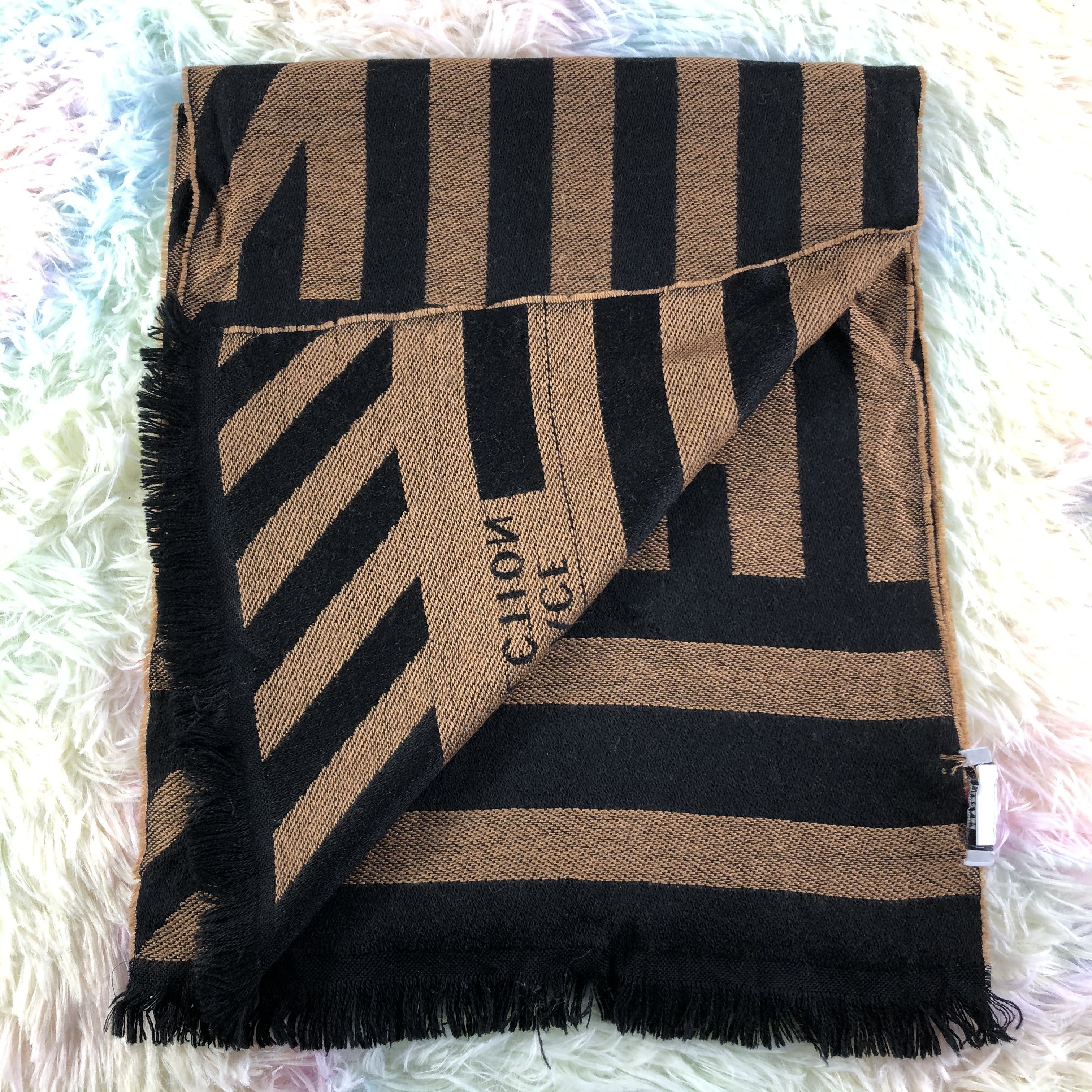 Vintage Versace Scarf / Muffler / Neckwear - KM387 Size ONE SIZE - 4 Thumbnail