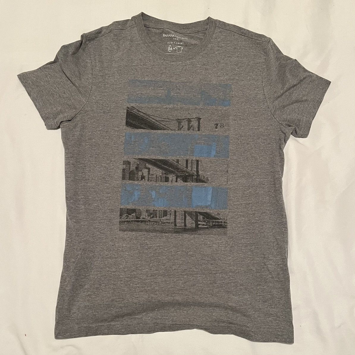 Banana Republic Banana Republic Brooklyn Bridge Gray and Blue Tshirt Size US S / EU 44-46 / 1 - 1 Thumbnail