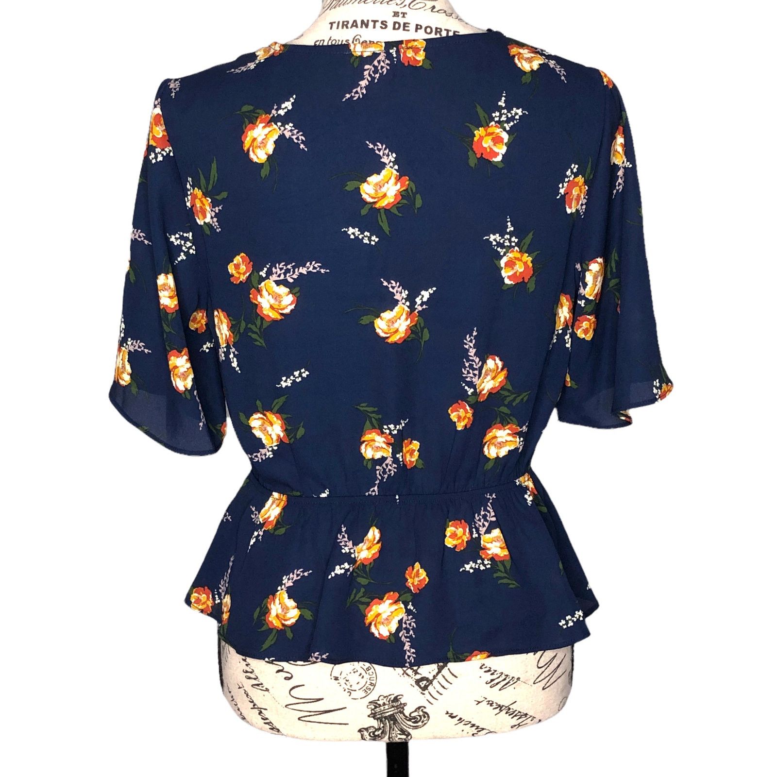 Other Nine Britton Front Scrunch Tie Keyhole Stomach Flair Blouse Size S / US 4 / IT 40 - 4 Thumbnail