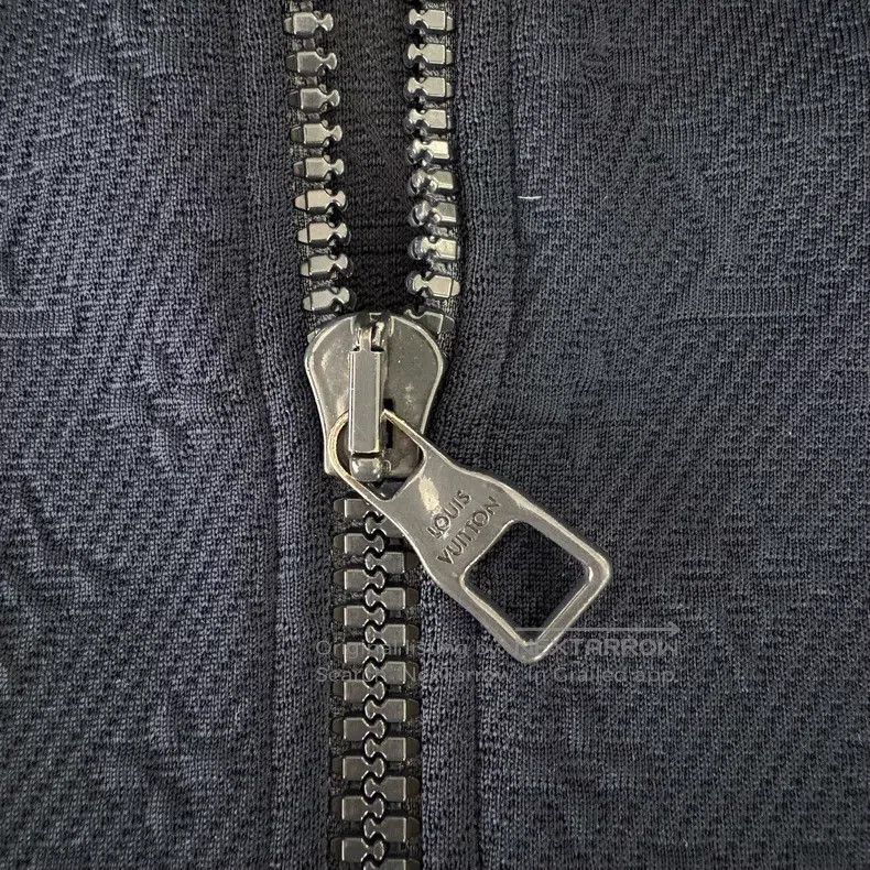 Louis Vuitton Louis Vuitton Stand-up Collar Dark Embossed Zip Solid Long Size US S / EU 44-46 / 1 - 7 Thumbnail