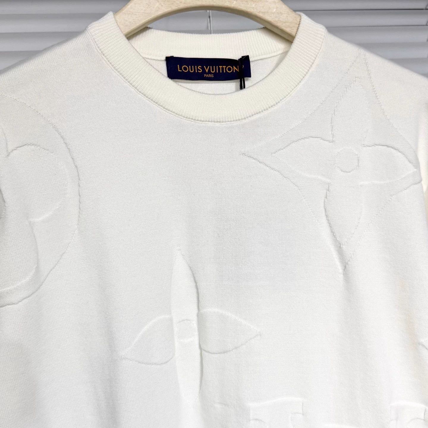 Louis Vuitton LV 26 Holiday Knit Short-Sleeve White Monogram Logo Size US L / EU 52-54 / 3 - 3 Thumbnail