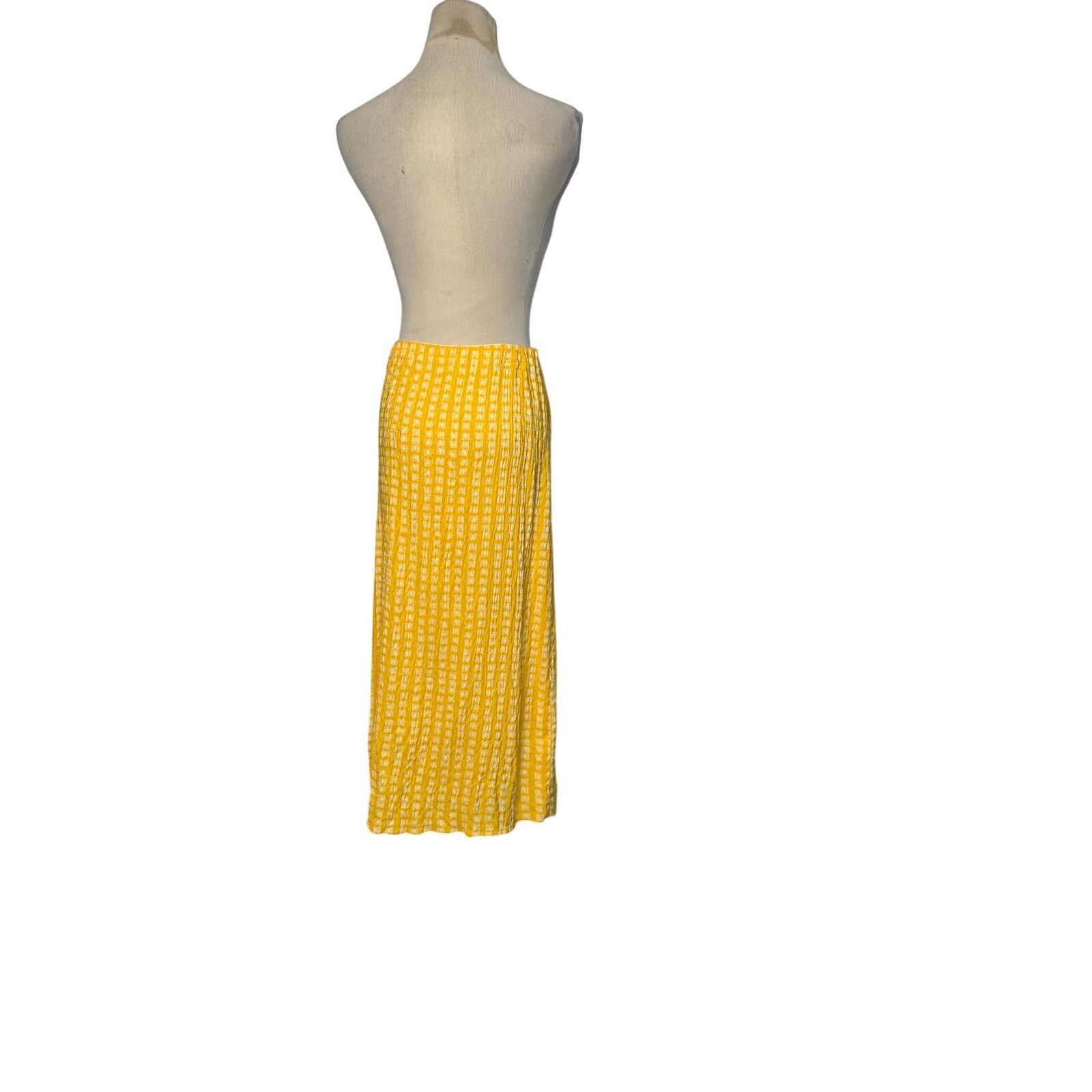 Urban Outfitters Urban Outfitters yellow butterfly midi skirt size Small Size 28" / US 6 / IT 42 - 16 Thumbnail
