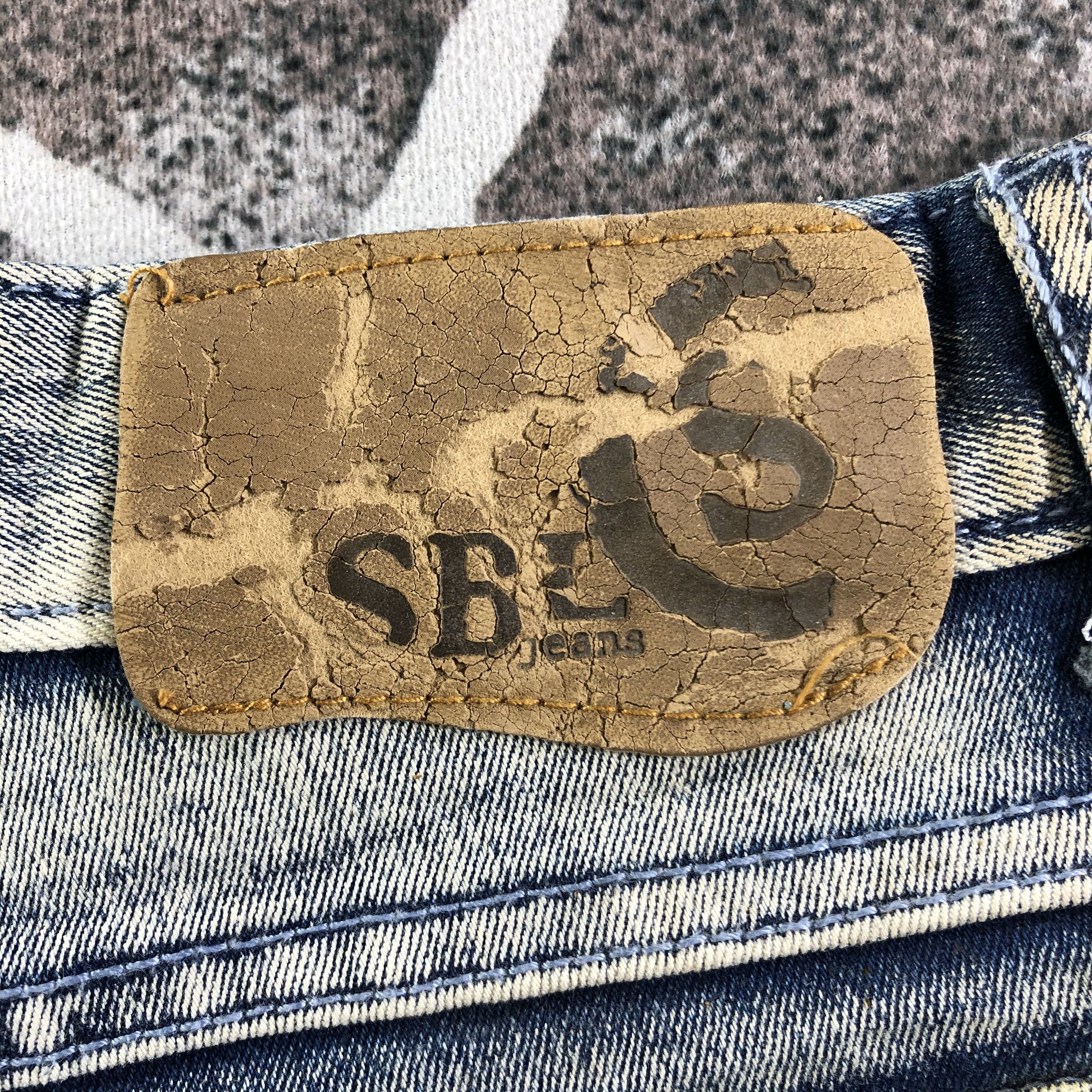 Japanese Brand Vintage Japanese Cargo Jeans Dirty Wash Denim KJ3058 Size US 27 - 5 Thumbnail
