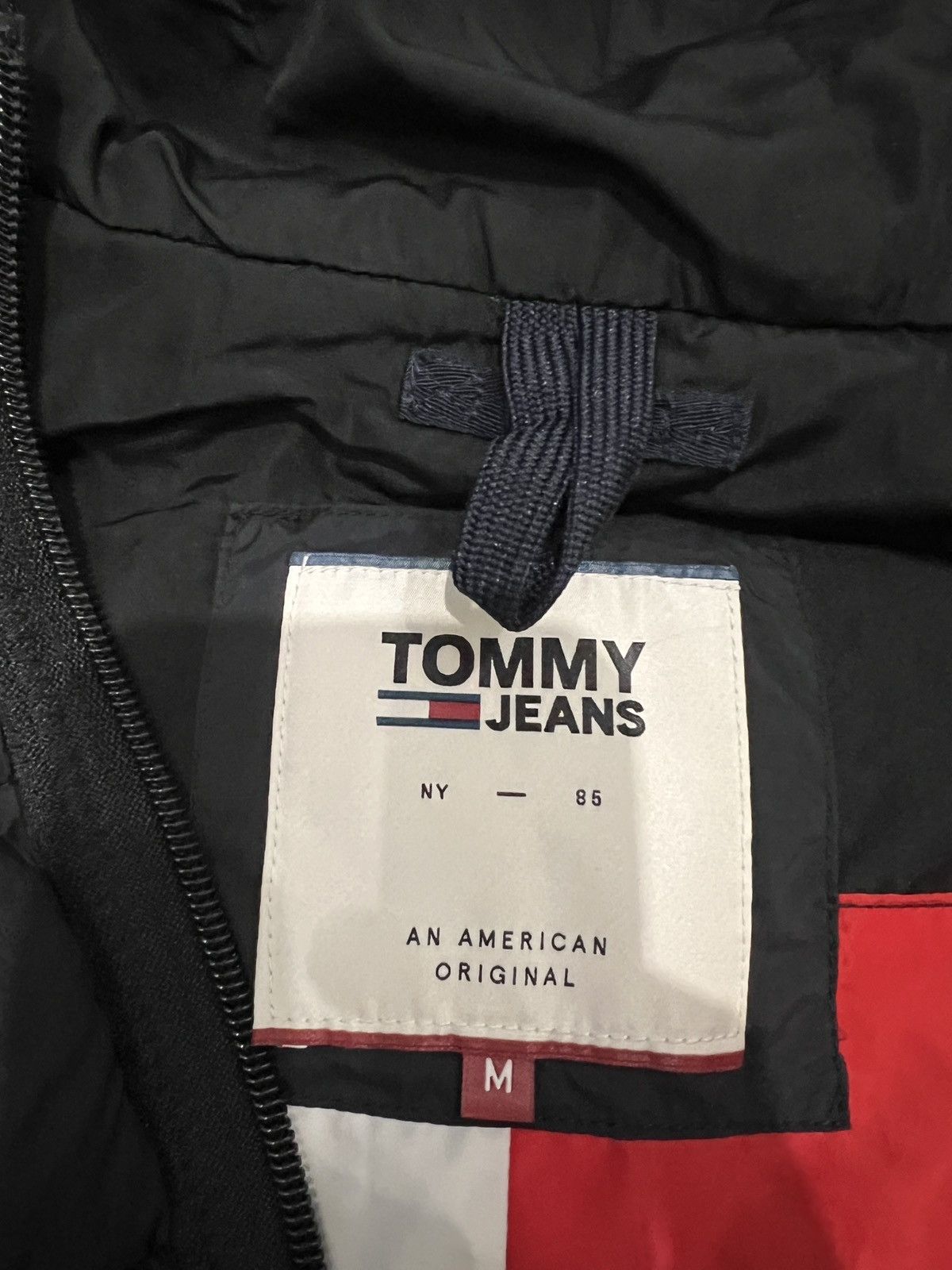 Vintage Vintage Tommy Hilfiger Micro Puffer Jacket with Zip Closure Size US M / EU 48-50 / 2 - 7 Thumbnail