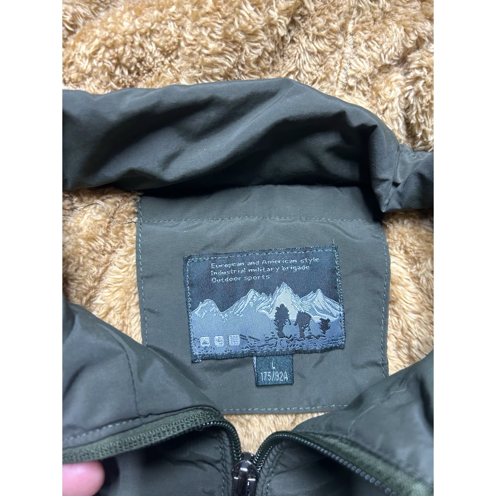 Vintage VINTAGE Outdoors faux fur lined hooded jacket industrial military style green large Size US L / EU 52-54 / 3 - 4 Thumbnail