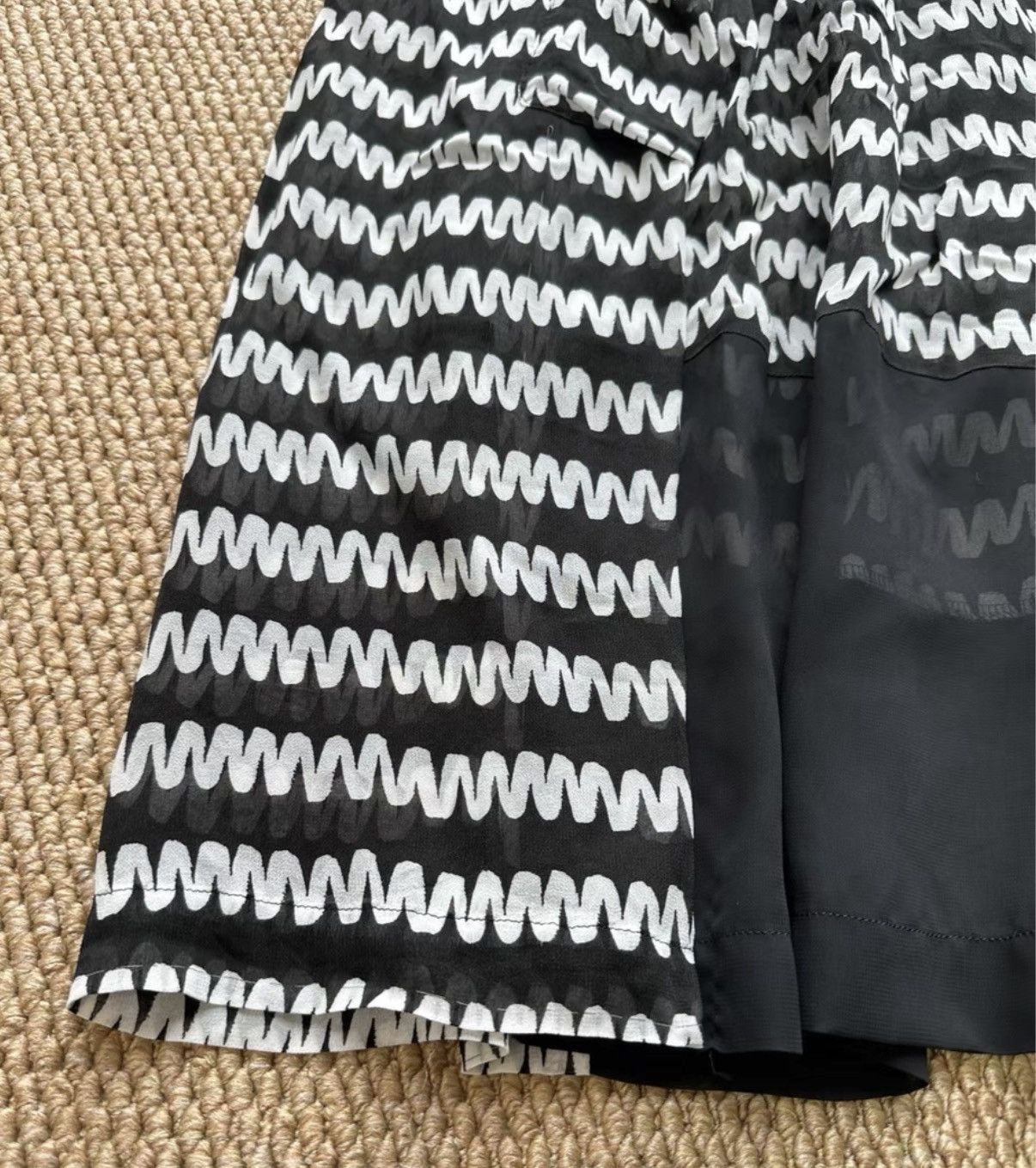 Comme des Garcons COMME des GARÇONS Black & White Wave Print Skirt K23 Size 24" / US 00 / IT 34 - 3 Thumbnail