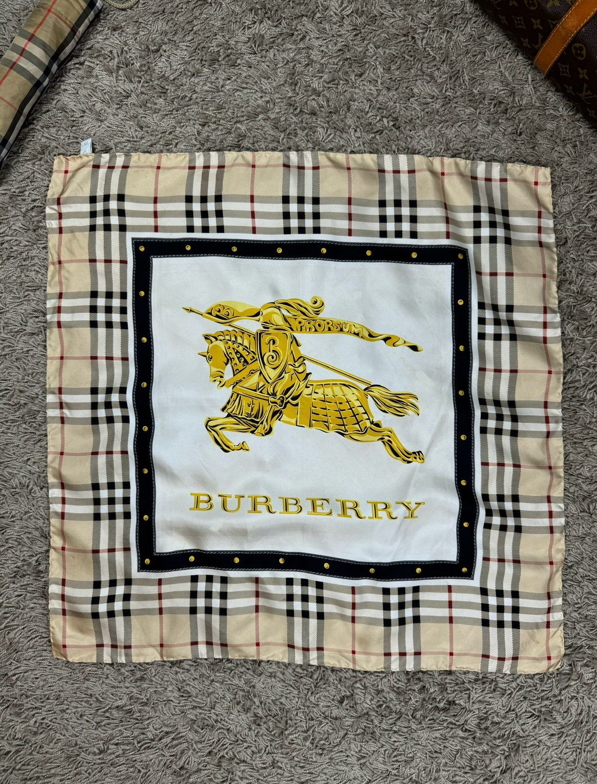 Burberry × Vintage Vintage Burberry 90s silk scarf original luxury item Size ONE SIZE - 1 Thumbnail