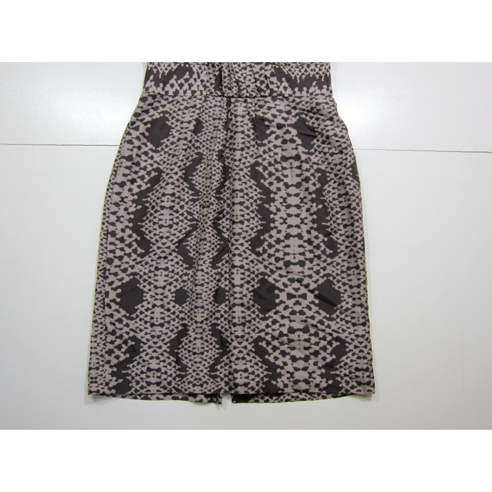 Banana Republic Banana Republic 100% Silk Grey Snake Print V-Neck Sleeveless Dress Women 6/M Size M / US 6-8 / IT 42-44 - 7 Thumbnail