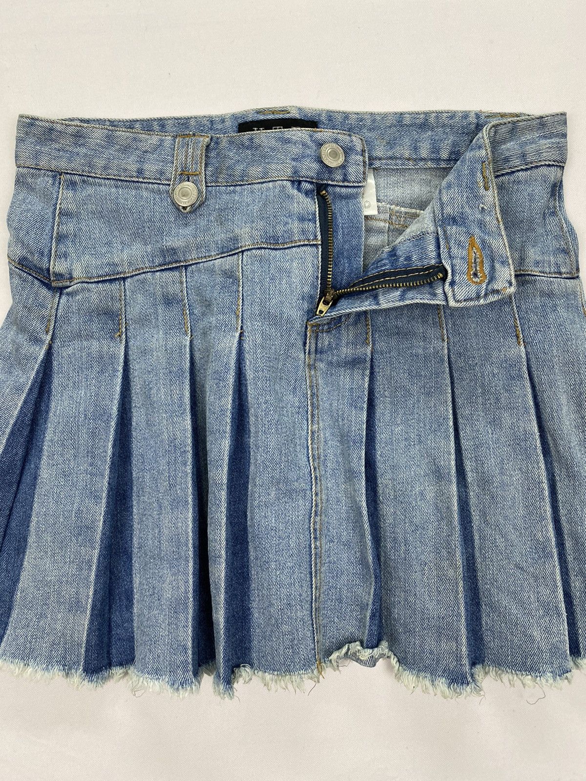 Le Grande Bleu (L.G.B.) U.T.D Distressed Pleated Jeans Skirt Size 28" / US 6 / IT 42 - 5 Thumbnail