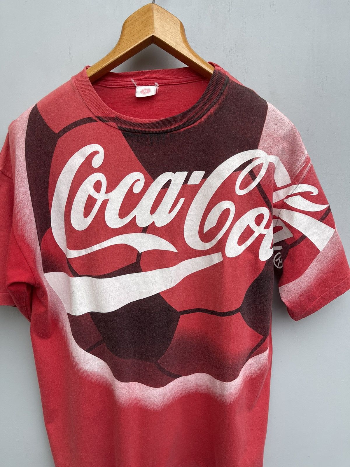 Coca Cola 90s Vintage Coca Cola Allover Print AOP Ball Faded T-Shirt Size US XL / EU 56 / 4 - 2 Thumbnail