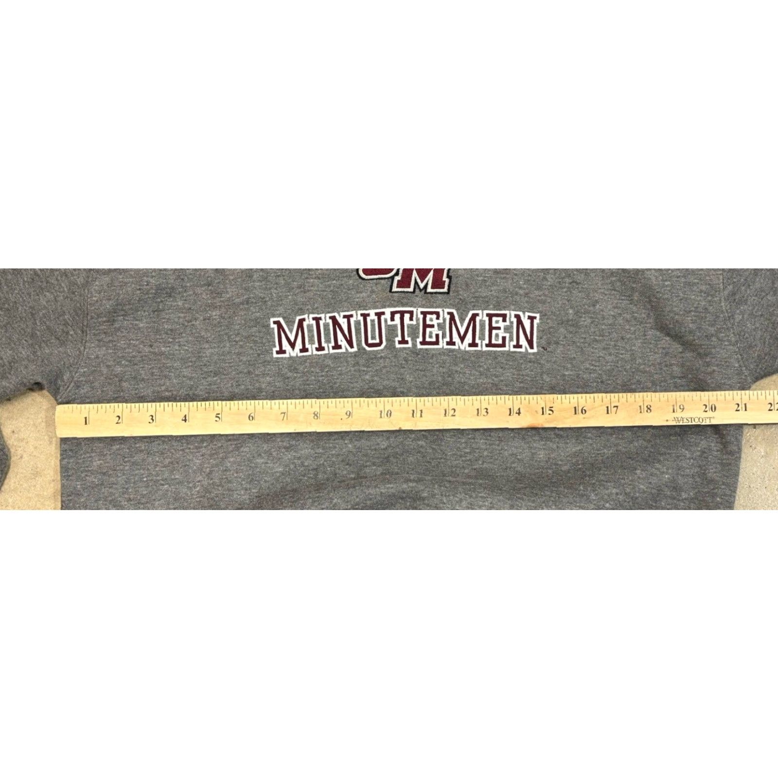 Vintage UMASS Minutemen Sweatshirt Men’s M Grey Crew Neck Varsity Athletic Graphic Sports Pullover Shirt Mens Size US M / EU 48-50 / 2 - 6 Thumbnail