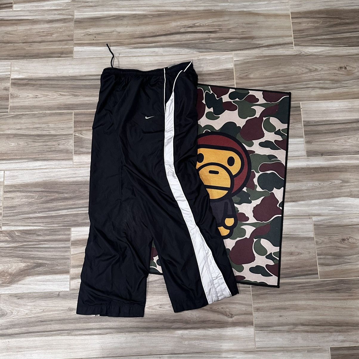 Nike Y2K White and Black Baggy Nike Trackpants Size US 36 / EU 52 - 1 Thumbnail