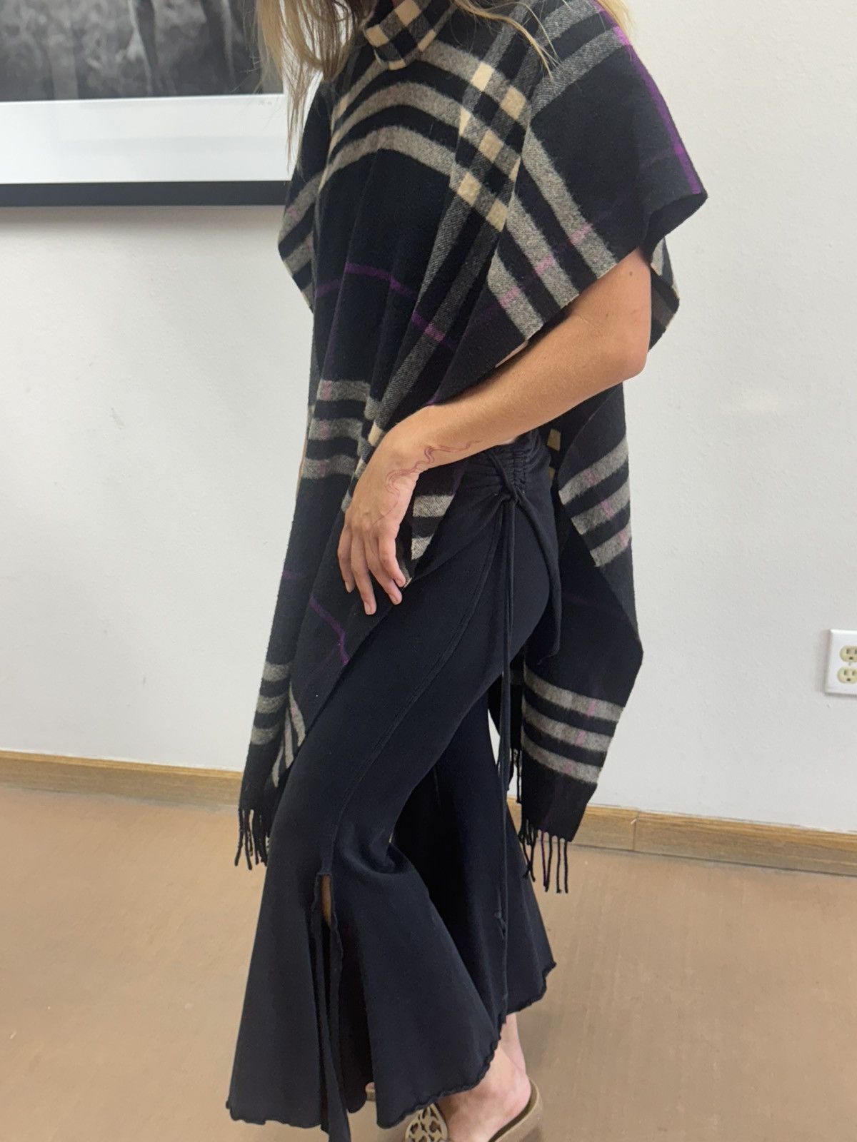 Burberry Burberry Wool Cashmere Poncho Shawl Plaid Distressed Size ONE SIZE - 4 Thumbnail