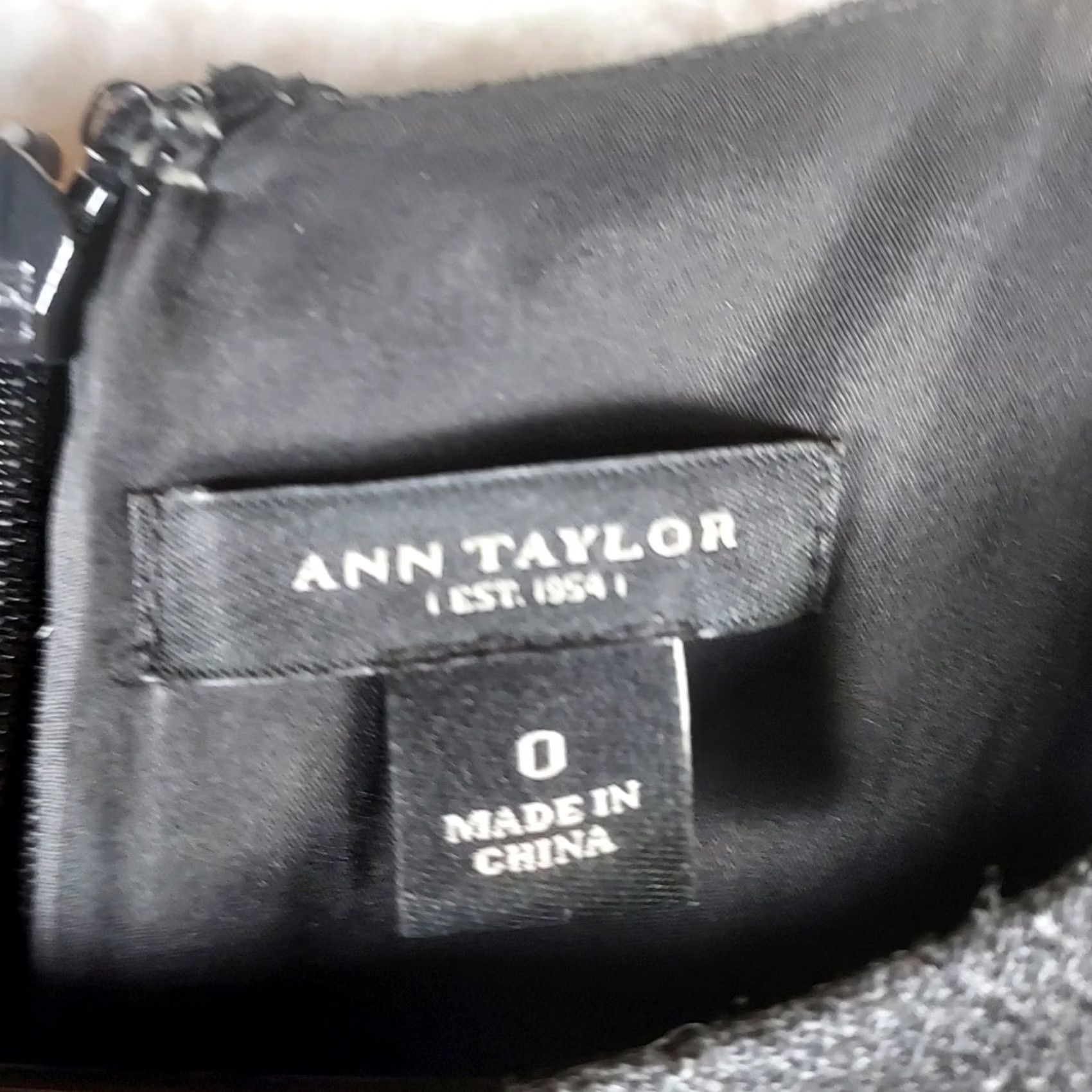 Vintage VINTAGE? No. Ann Taylor Wool Blend Sheath Dress Size 0 Gray Sleeveless Work Office Career Size XS / US 0-2 / IT 36-38 - 5 Thumbnail