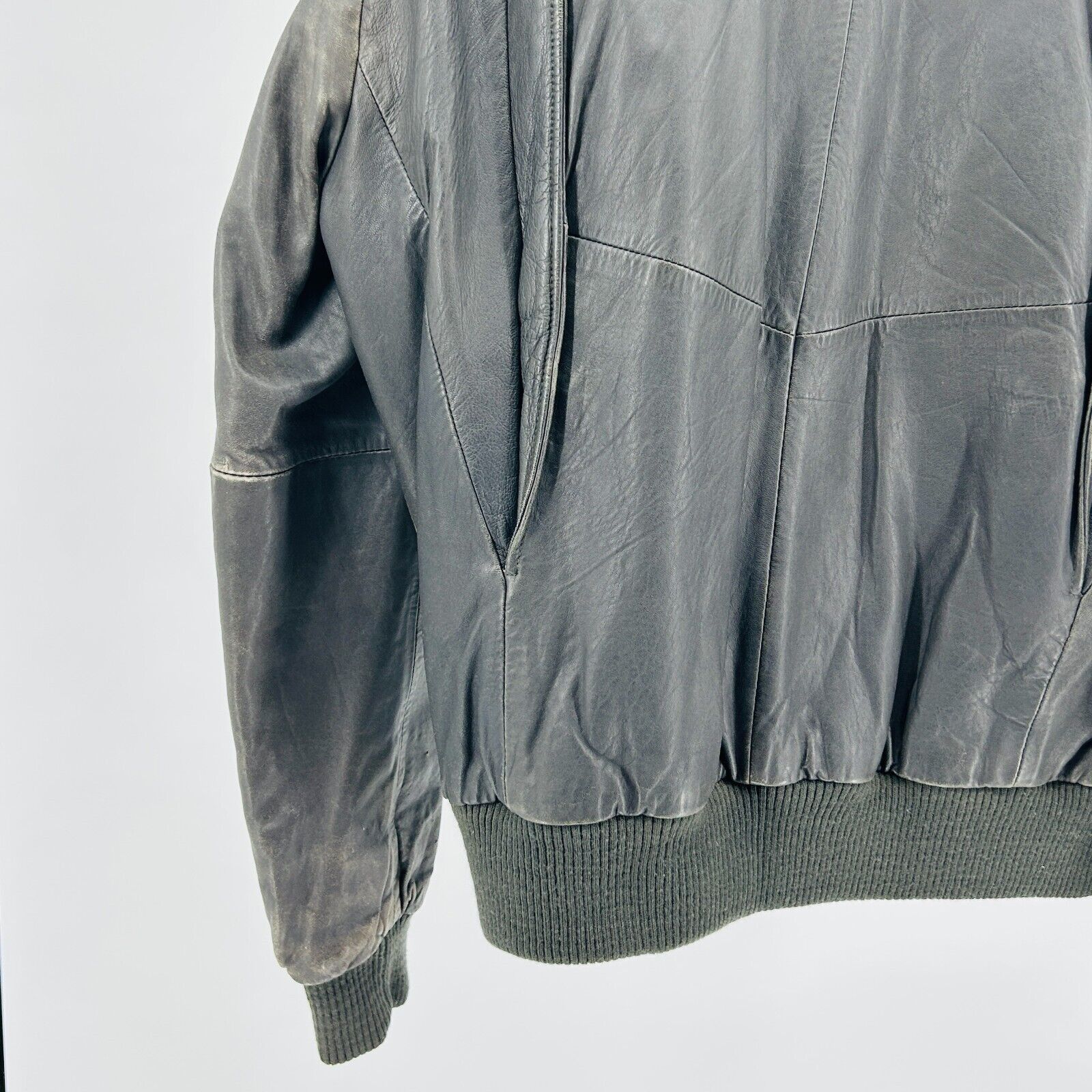 Bloomingdale's Vintage 80s Black Genuine Leather Distressed Bomber Jacket Size US L / EU 52-54 / 3 - 7 Thumbnail
