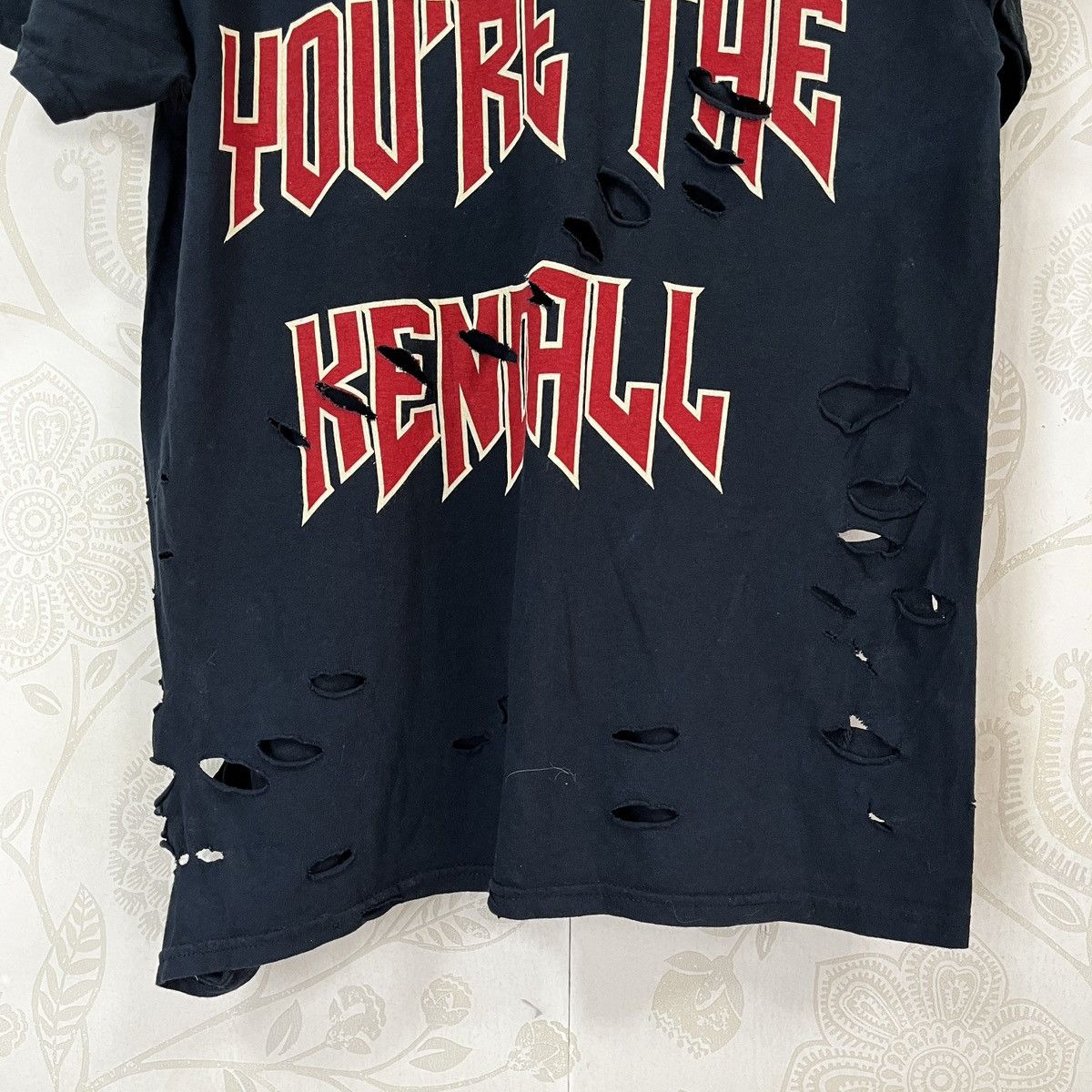 Kendall And Kylie Distressed Kendall And Kylie Iconic Streetwear TShirt Size US L / EU 52-54 / 3 - 12 Thumbnail