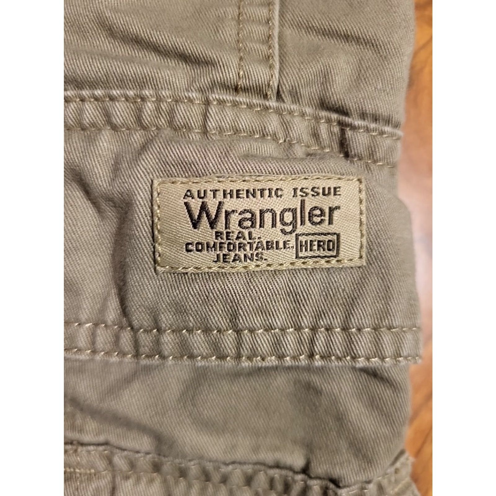 Wrangler VINTAGE Wrangler Hero Cargo Shorts Men 46 Big & Tall Khaki Cotton Canvas 8 Pockets 11in Inseam Relaxed Flat Front pants Shirt? Size US 30 / EU 46 - 2 Thumbnail