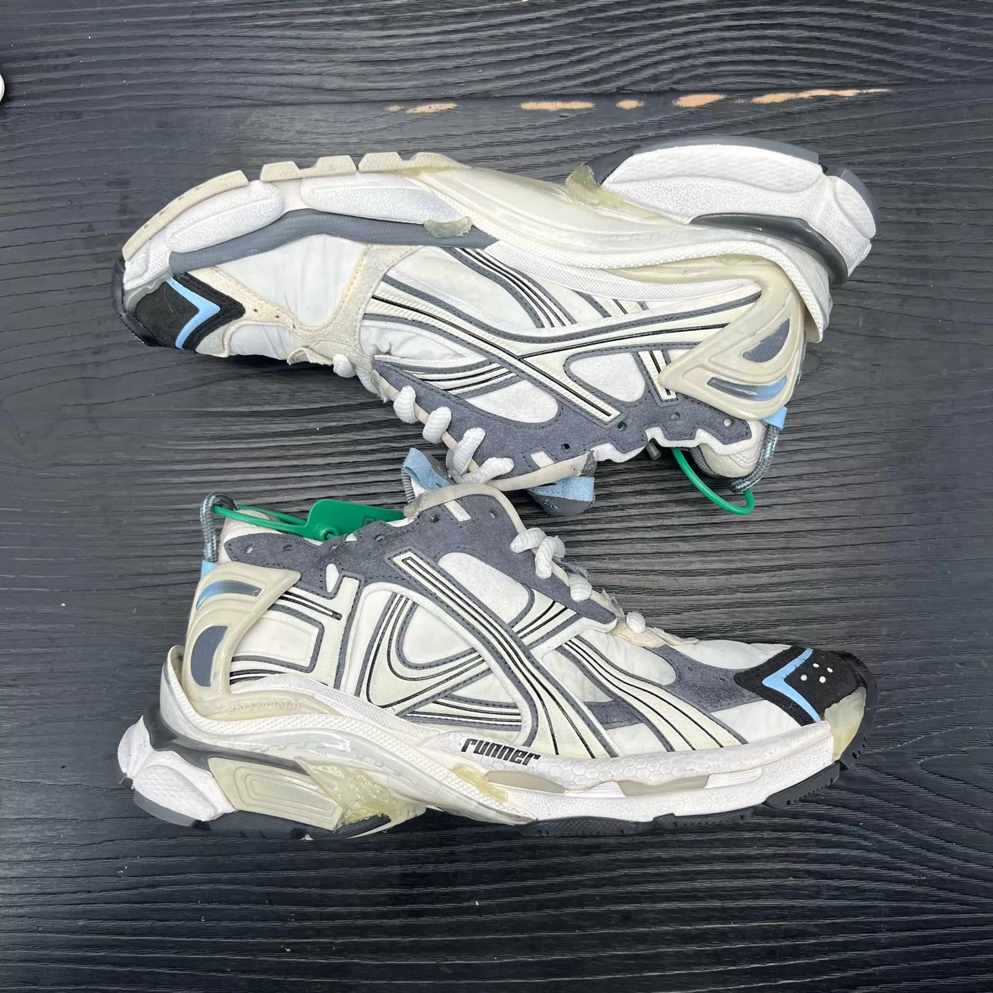 Balenciaga Balenciaga Runner Black/White/Gray 40 New OG Box Size US 7 / EU 40 - 7 Thumbnail