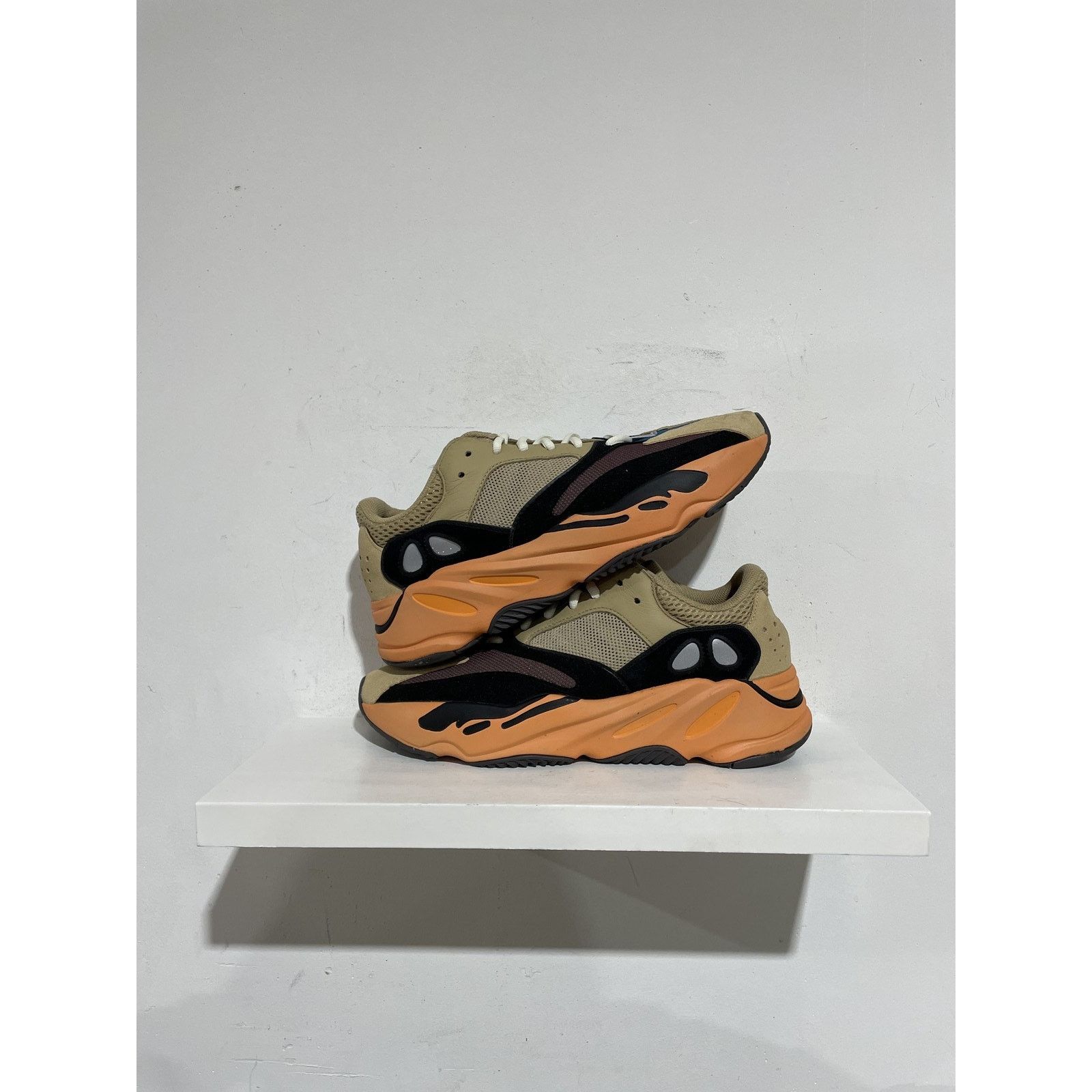 Adidas ADIDAS YEEZY 700 ENFLAME SIZE 10 PREOWNED Size US 10 / EU 43 - 2 Thumbnail
