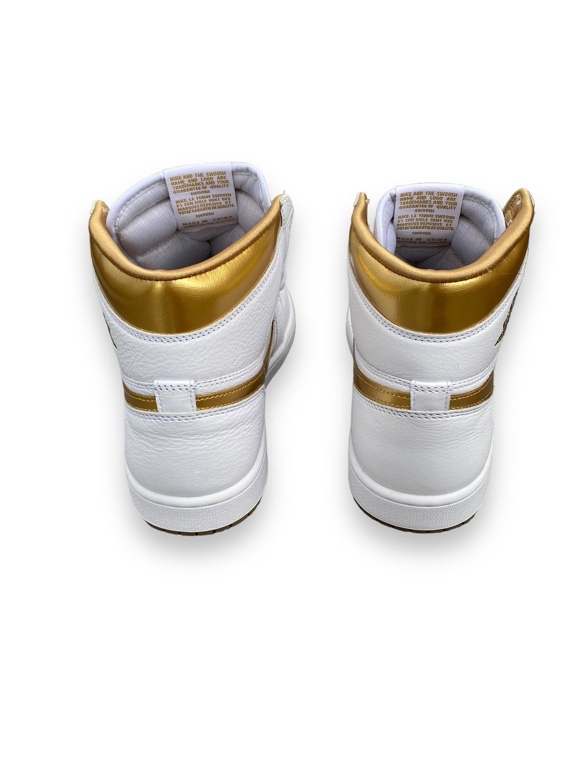 Jordan Brand × Nike Air Jordan 1 Retro high OG metallic gold Size US 9 / EU 42 - 4 Thumbnail