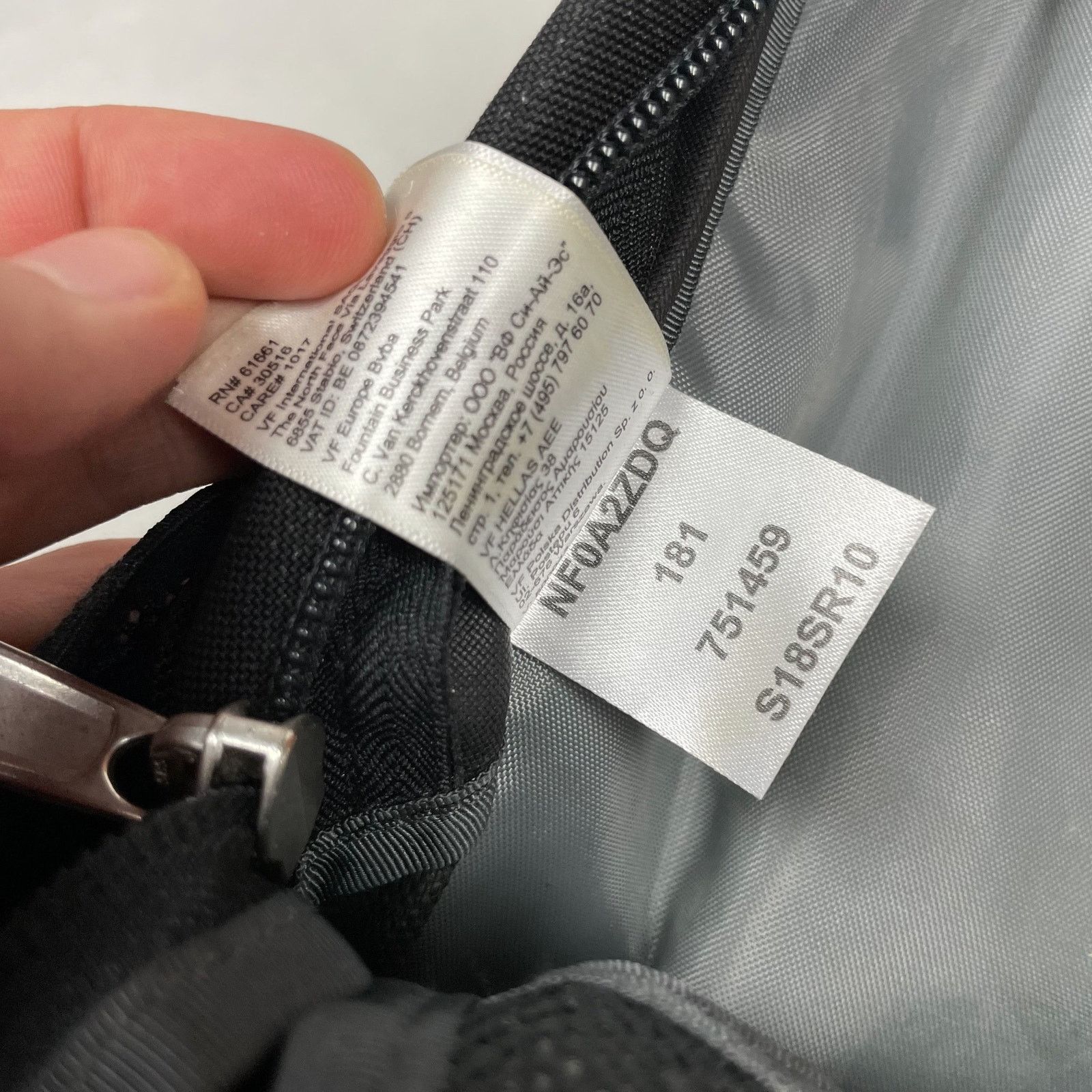 The North Face The North Face Rodey Men's Black Classic Bungee Backpack Bag Size ONE SIZE - 10 Thumbnail