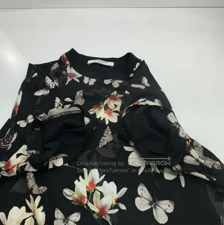 Givenchy Givenchy Floral Butterfly Print Short-Sleeve T-Shirt. Size US S / EU 44-46 / 1 - 7 Thumbnail