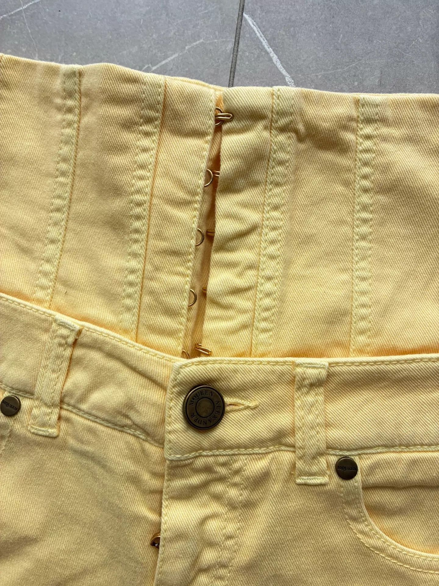 Alexander McQueen Alexander McQueen Yellow High-Waist Trousers 38 Size 26" / US 2 / IT 38 - 3 Thumbnail