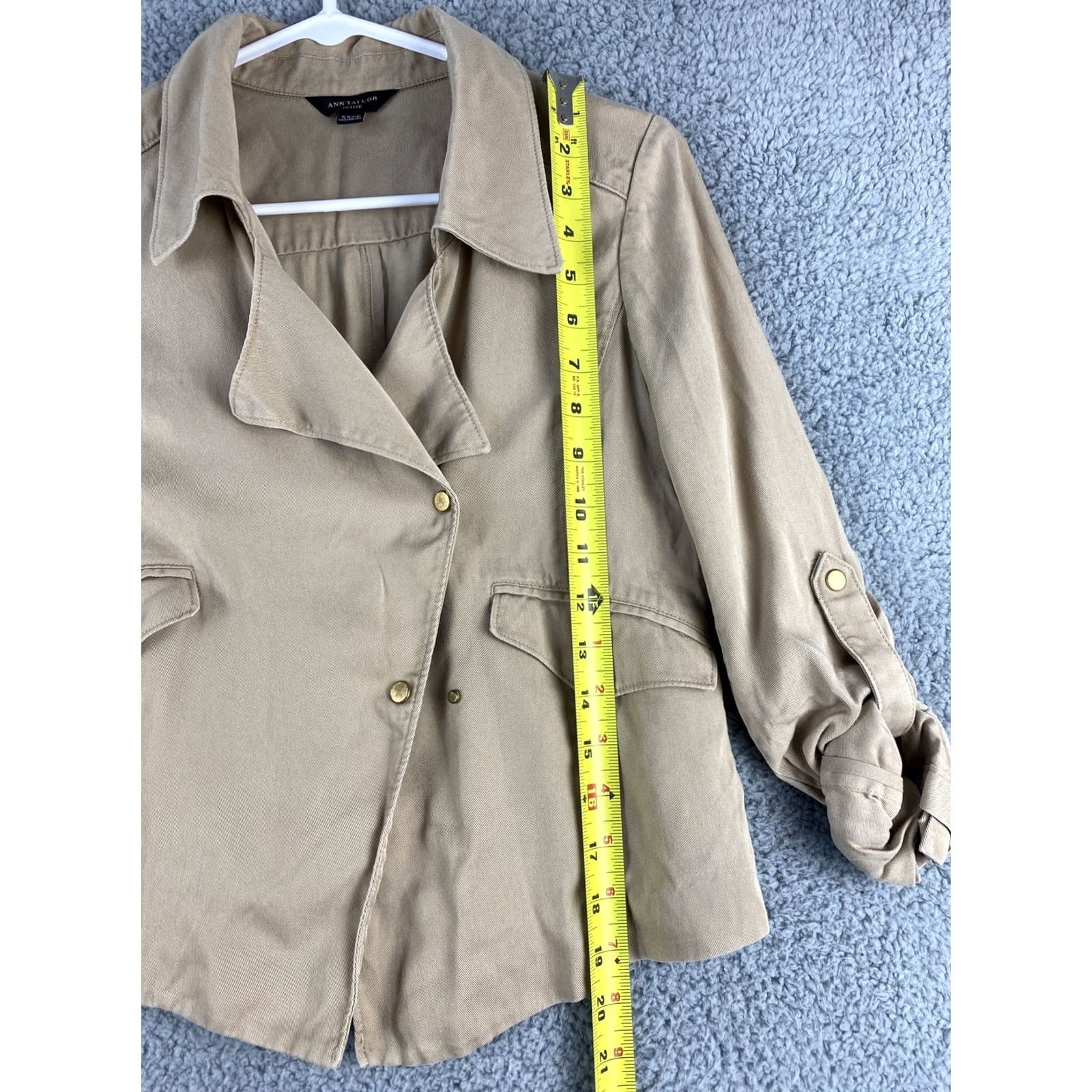 Ann Taylor VINTAGE Ann Taylor Loft Blouse Shirt Womens XXS Tan Long Sleeve Roll Tab Pocket Collared 34-26 Case Sensitive Size XXS / US 00 / IT 34 - 7 Thumbnail