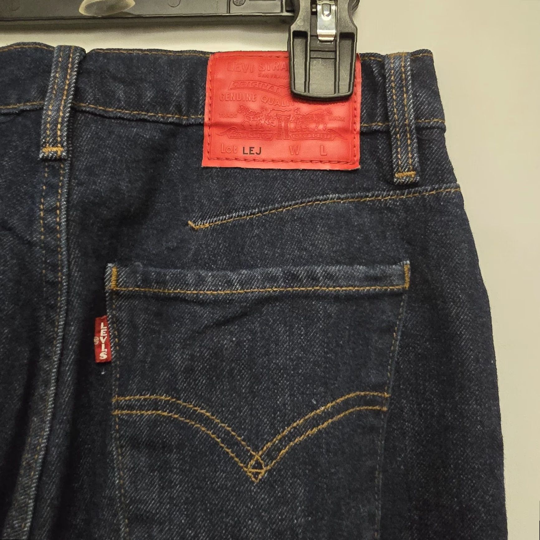 Levi's VINTAGE Levi’s Engineered Patch Crop Jeans High Rise 25 Womens 24" Inseam 5-Pocket Denim Blue Cotton Blend Jeans Size 42" / US 20 - 4 Thumbnail