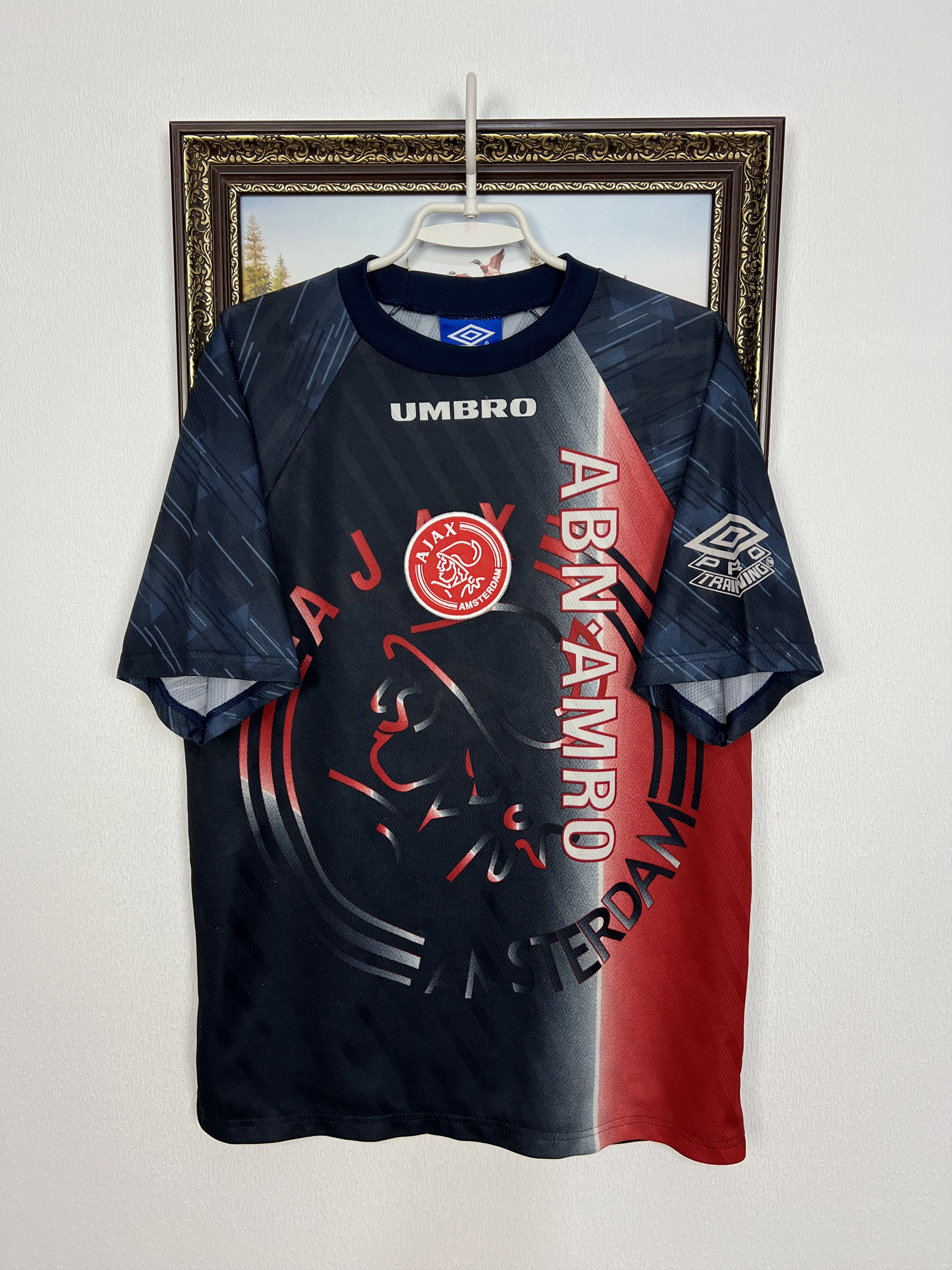 Umbro Vintage Ajax Amsterdam Football Train Shirt Soccer Jersey Size US L / EU 52-54 / 3 - 1 Thumbnail