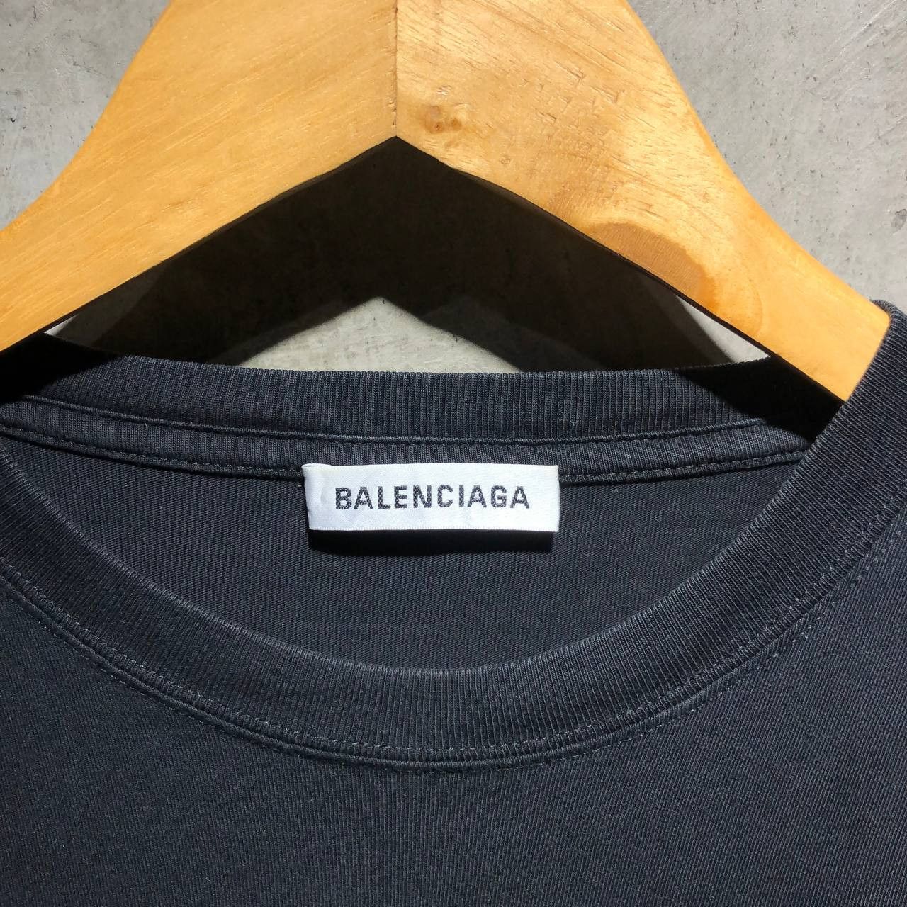 Balenciaga Balenciaga spell out small logo tee Size US L / EU 52-54 / 3 - 7 Thumbnail