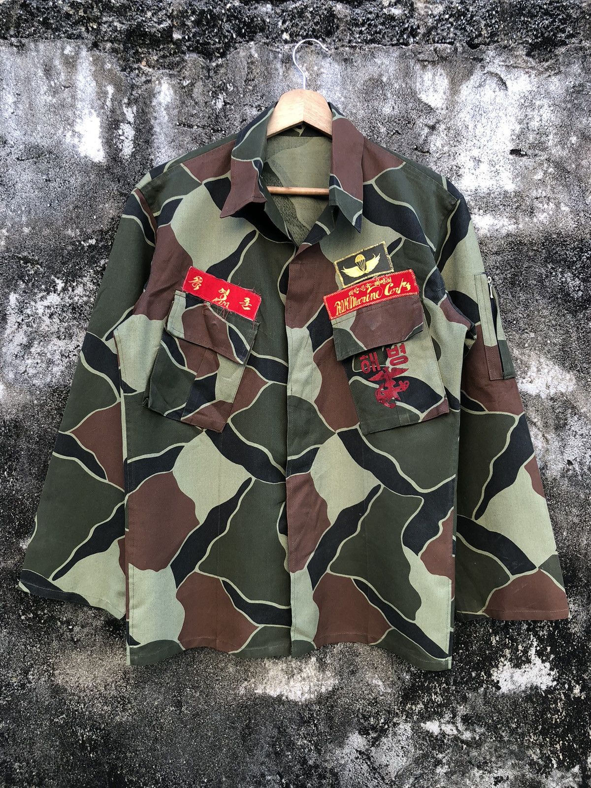 Vintage Vintage 80s Military Army Tortoise Shell Camo Button Shirts Size US M / EU 48-50 / 2 - 1 Thumbnail