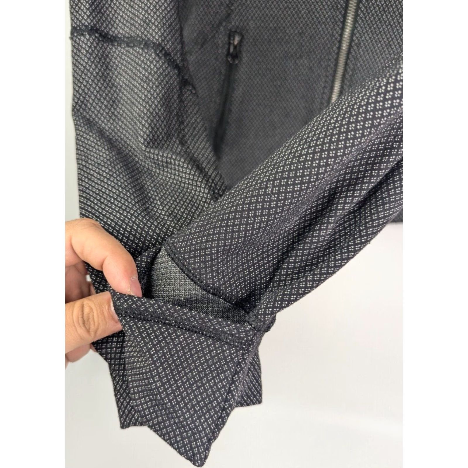 Lululemon Lululemon Define Jacket Zip Up Grey Size 6 Activewear Gym Running Athletic Women Jacket Regular Size Gray Roses Basic Jacket Nike Size M / US 6-8 / IT 42-44 - 3 Thumbnail