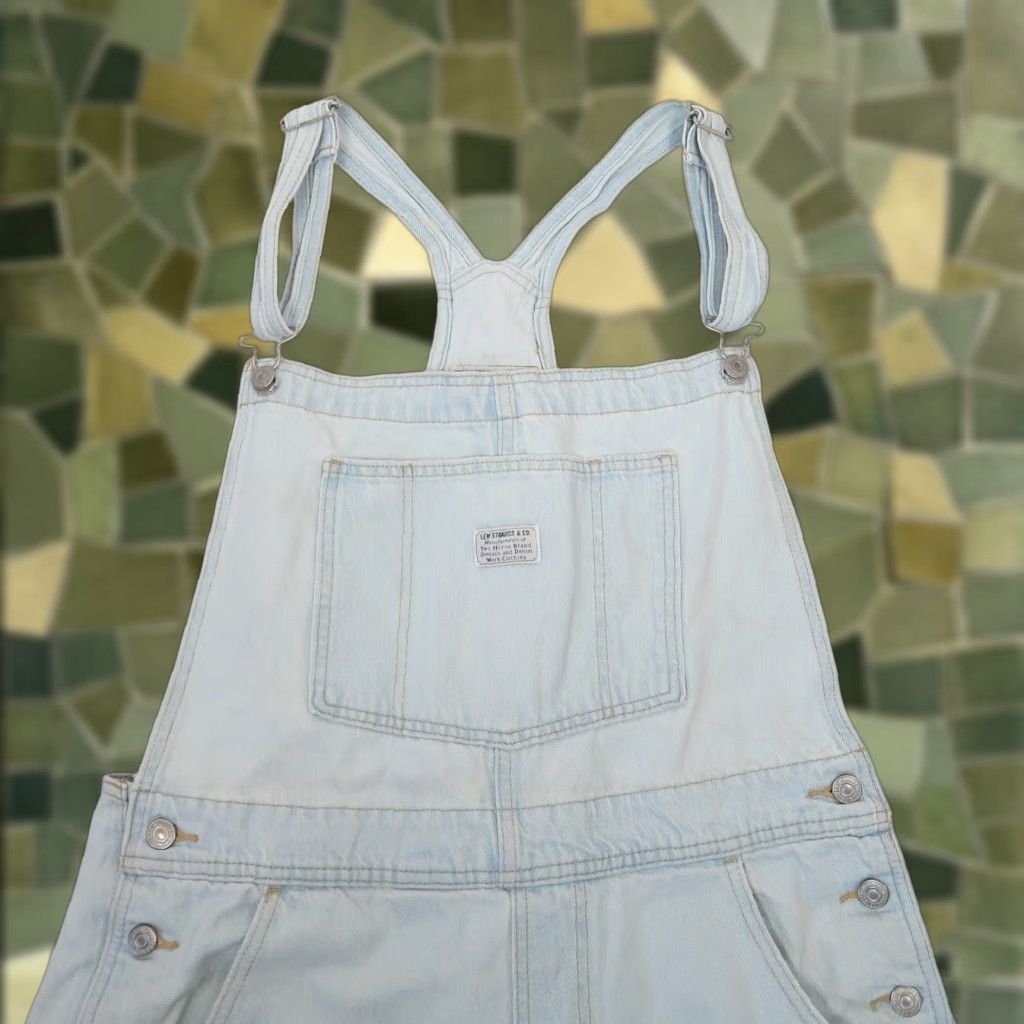 Levi's VINTAGE Levi's Light Wash Blue Denim Short Overalls XL Womens Overalls 90s Casual Denim One-Piece Size 40" / US 18 - 1 Thumbnail