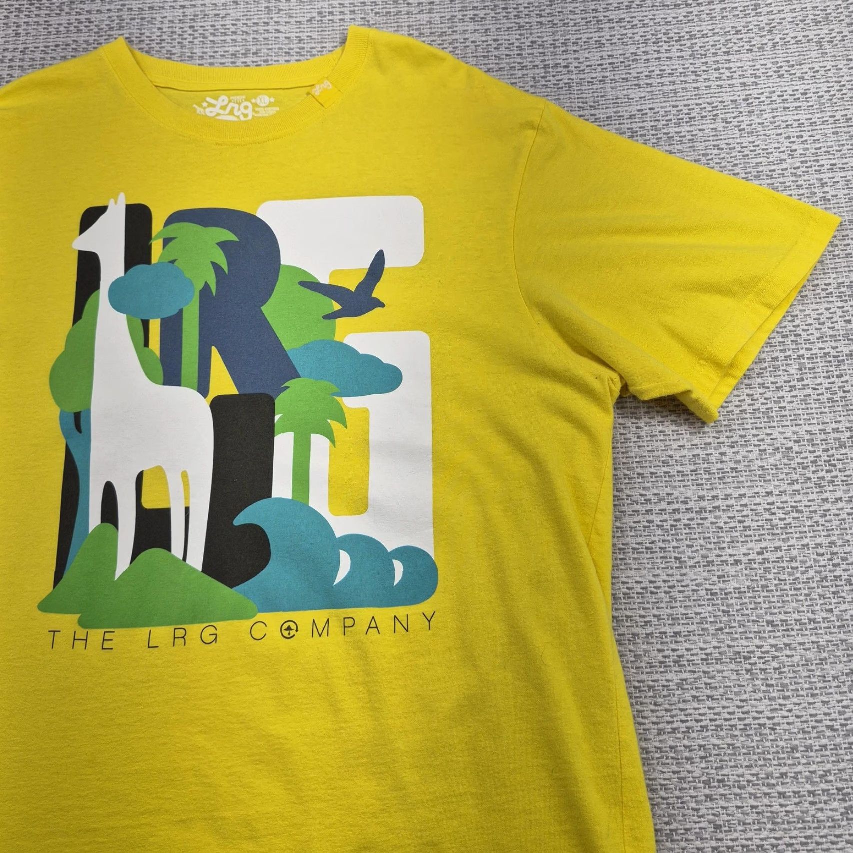 Logo 7 LRG Shirt Mens XL Yellow Jungle Giraffe Logo Graphic Tee Streetwear Nature Size US XL / EU 56 / 4 - 2 Thumbnail