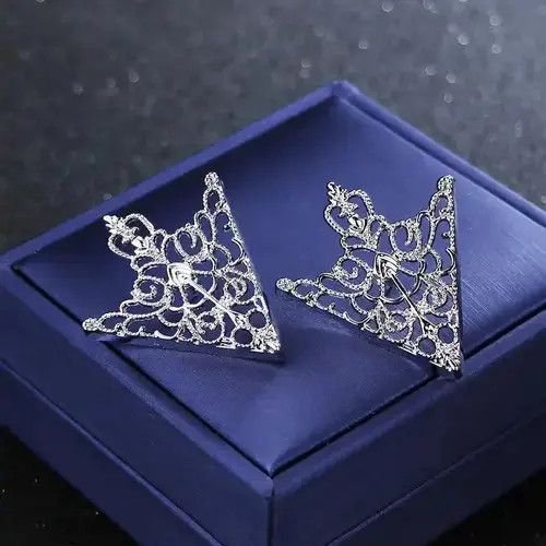 Vintage Silver Triangle Shirt Collar Pin Collar Size ONE SIZE - 1 Thumbnail