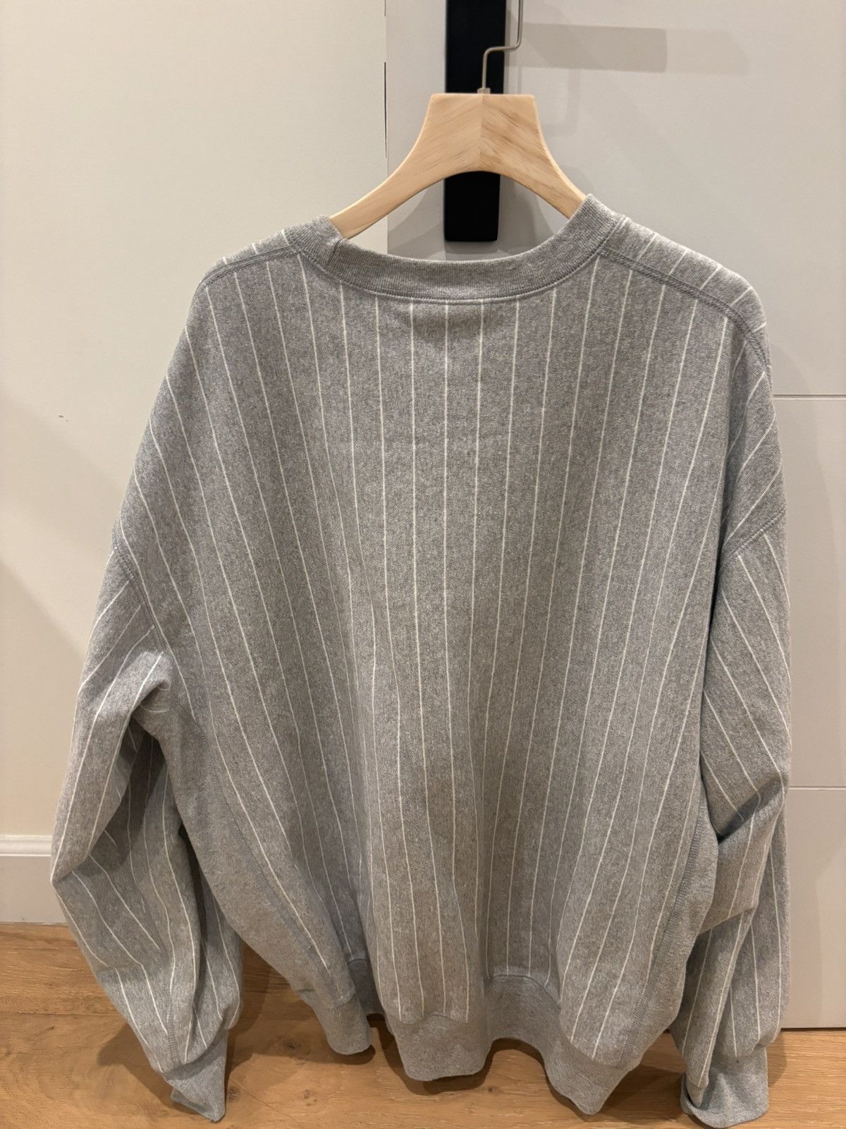 Supreme Supreme pin stripe gray crewneck Size US L / EU 52-54 / 3 - 3 Thumbnail
