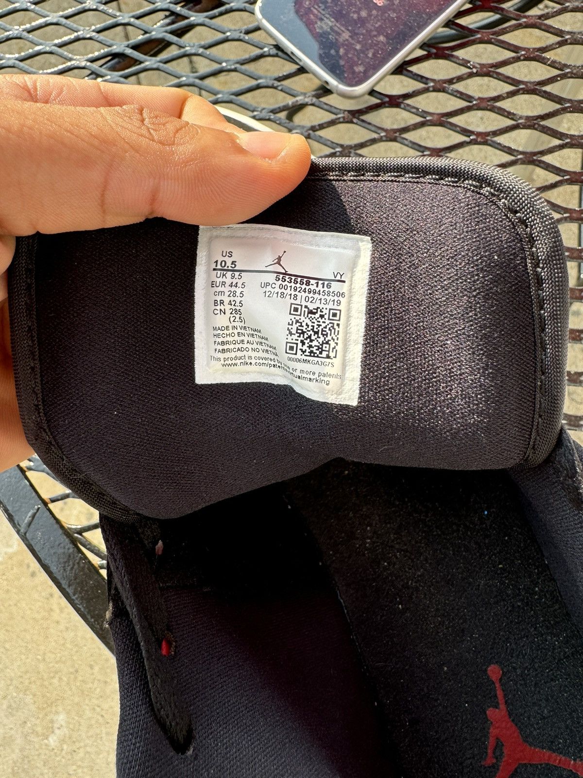 Jordan Brand Jordan 1 Black Toe (2019) Size US 10.5 / EU 43-44 - 4 Thumbnail