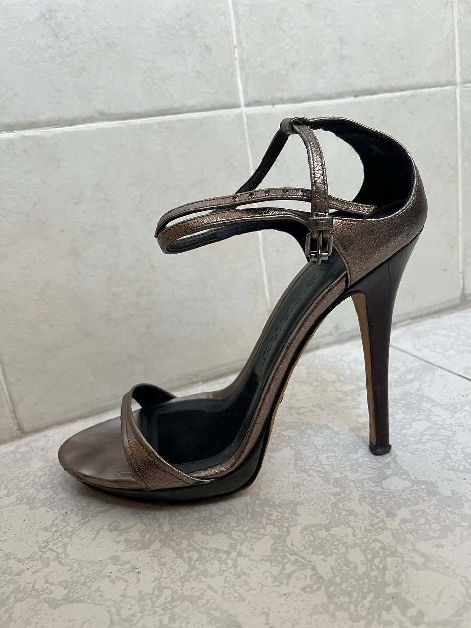 Burberry Vintage Burberry metallic heels Size US 8 / IT 38 - 6 Thumbnail