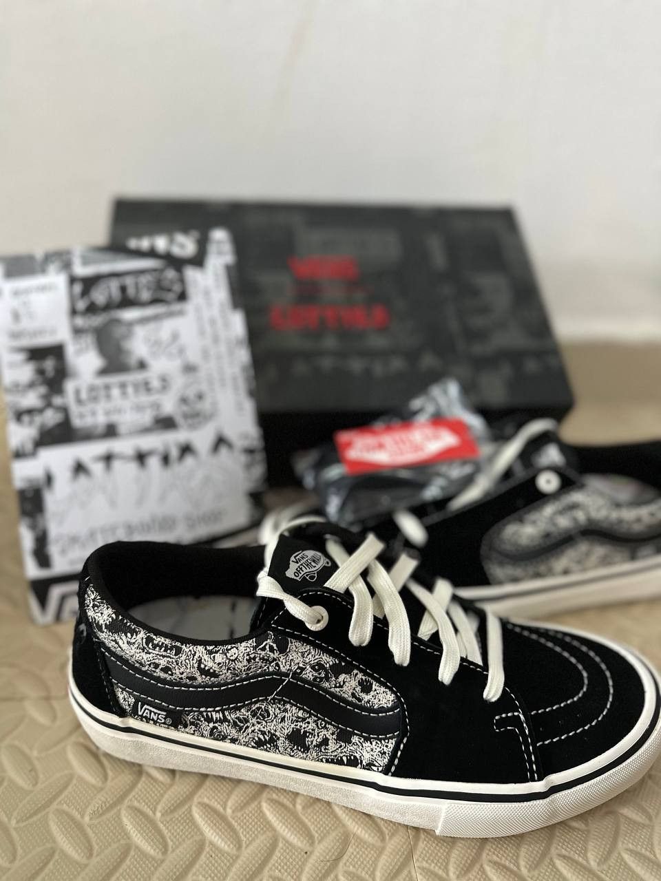 Vans VANS X LOTTIES SKATE SHOP SK8 LOW PRO Size US 8.5 / EU 41-42 - 2 Thumbnail