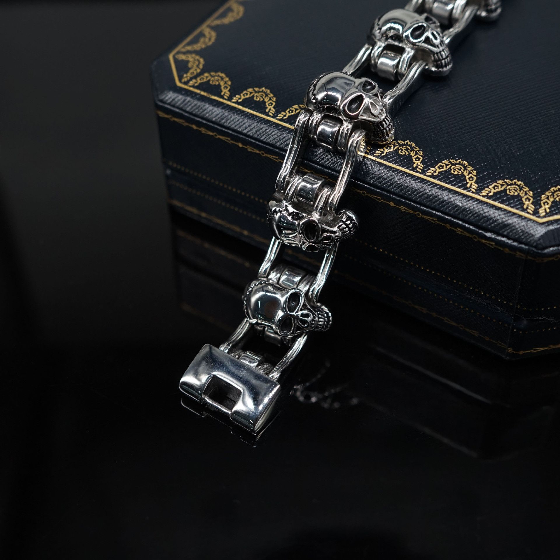 Vintage Original Skulls Skeleton Punk Style Bracelet Size ONE SIZE - 3 Thumbnail