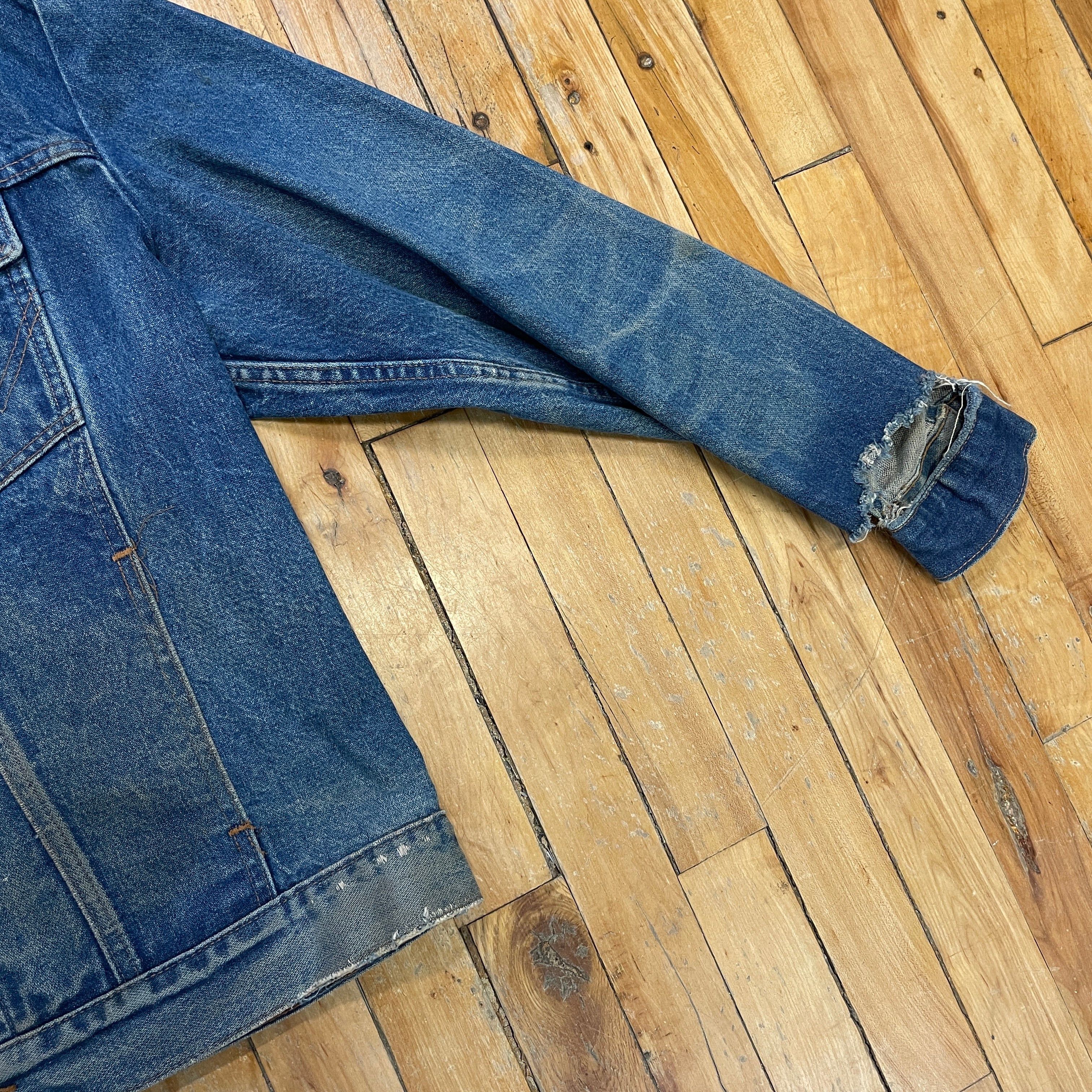Wrangler Fabulously Thrashed Vintage Wrangler Denim Trucker Jacket Made in USA Size L Size US L / EU 52-54 / 3 - 3 Thumbnail