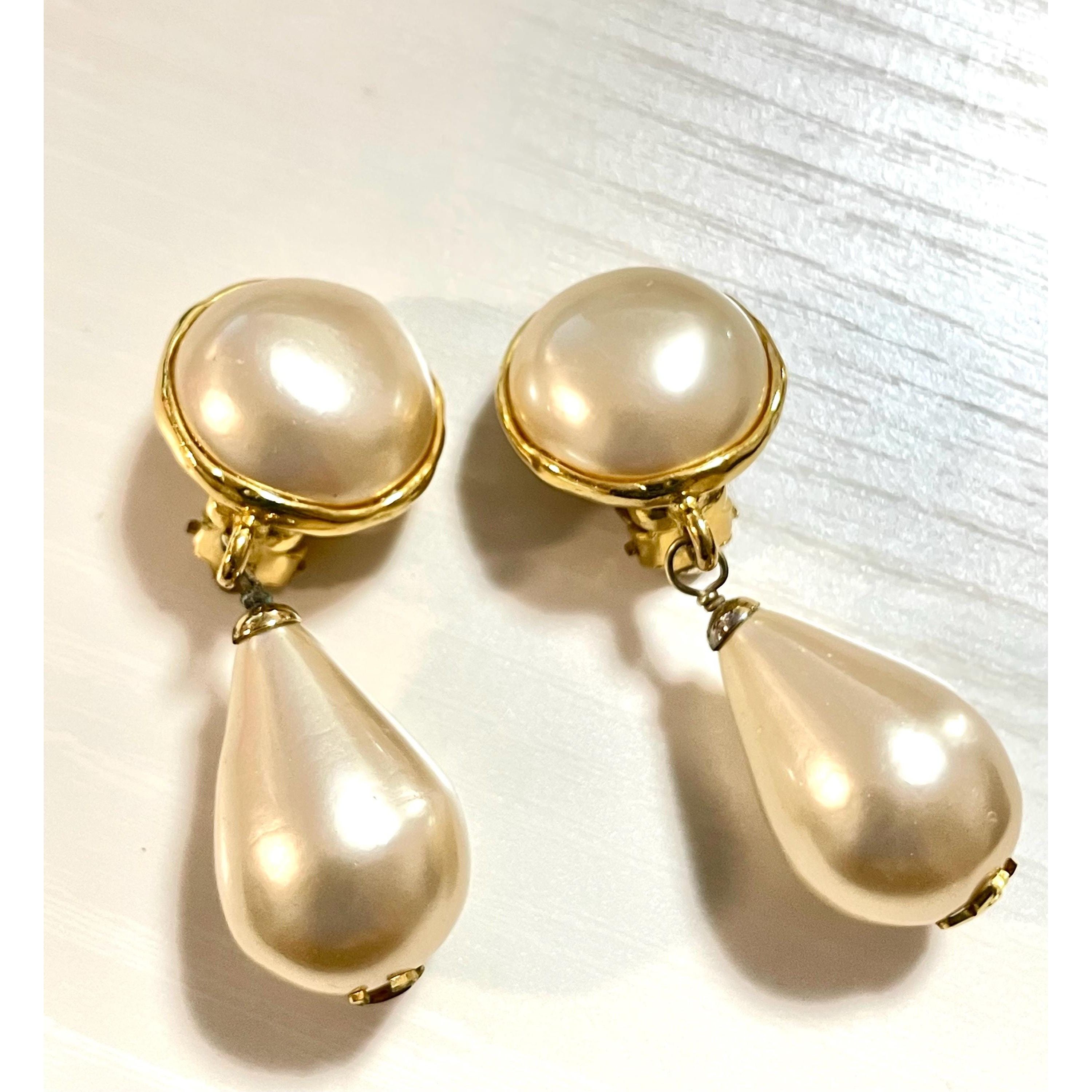 Chanel Vintage CHANEL teardrop white faux pearl earrings with cc Size ONE SIZE - 2 Thumbnail