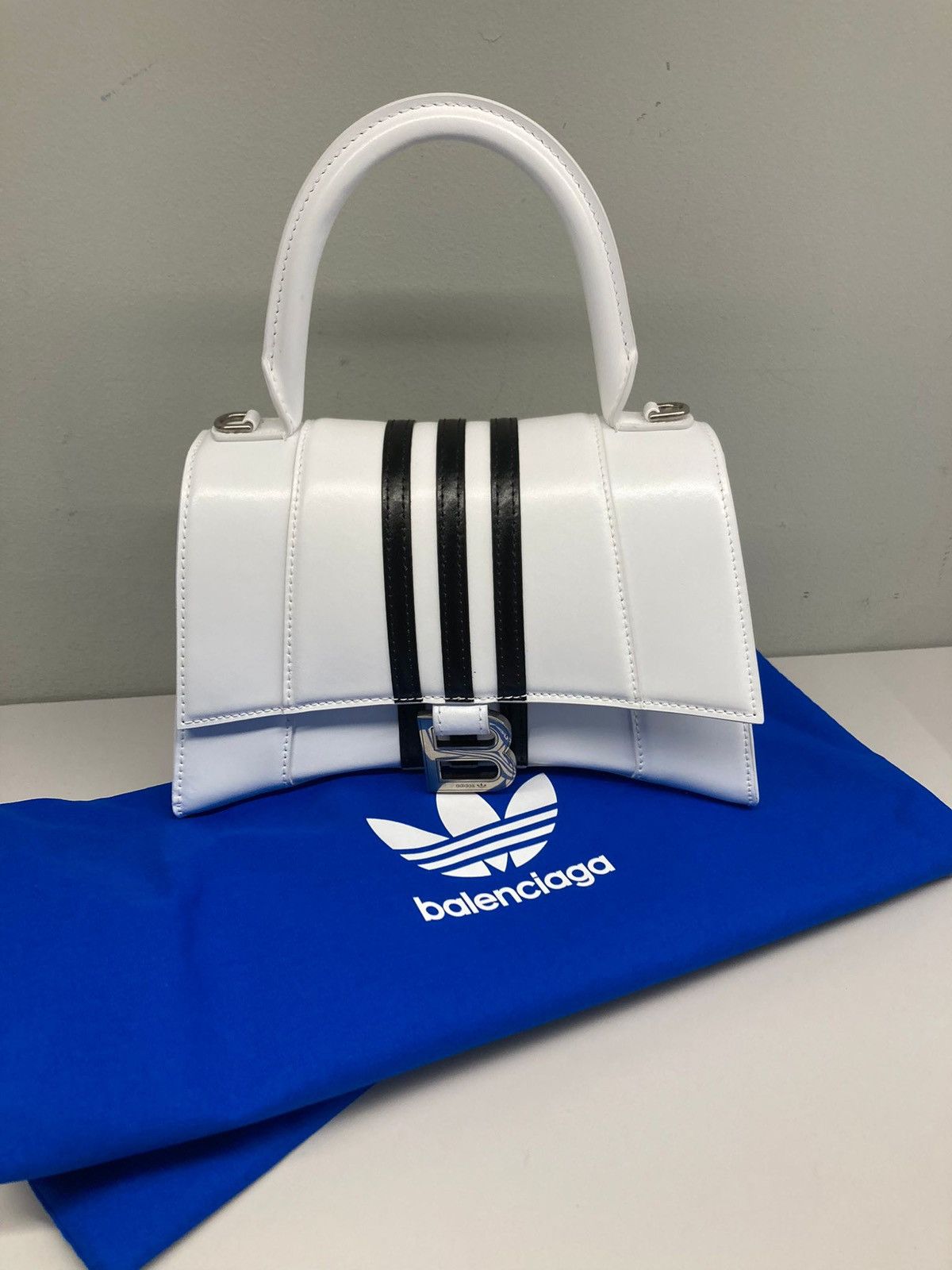Adidas × Balenciaga 💥LIMITED💥Bale X Adidas Trefoil Leather Small Hourglass Bag Size ONE SIZE - 2 Thumbnail